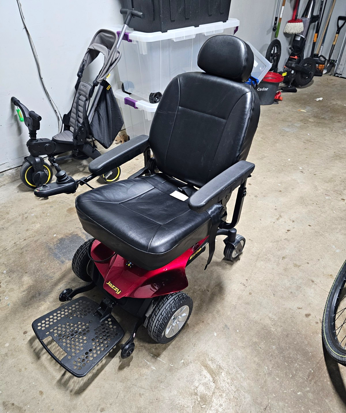 Jazzy Elite ES 4-Wheel Electric Powerchair Red/Black 4 mph Adult/Senior Jazzy Elite ES 4-Wheel Electric Powerchair Red/Black 4 mph Adult/Senior