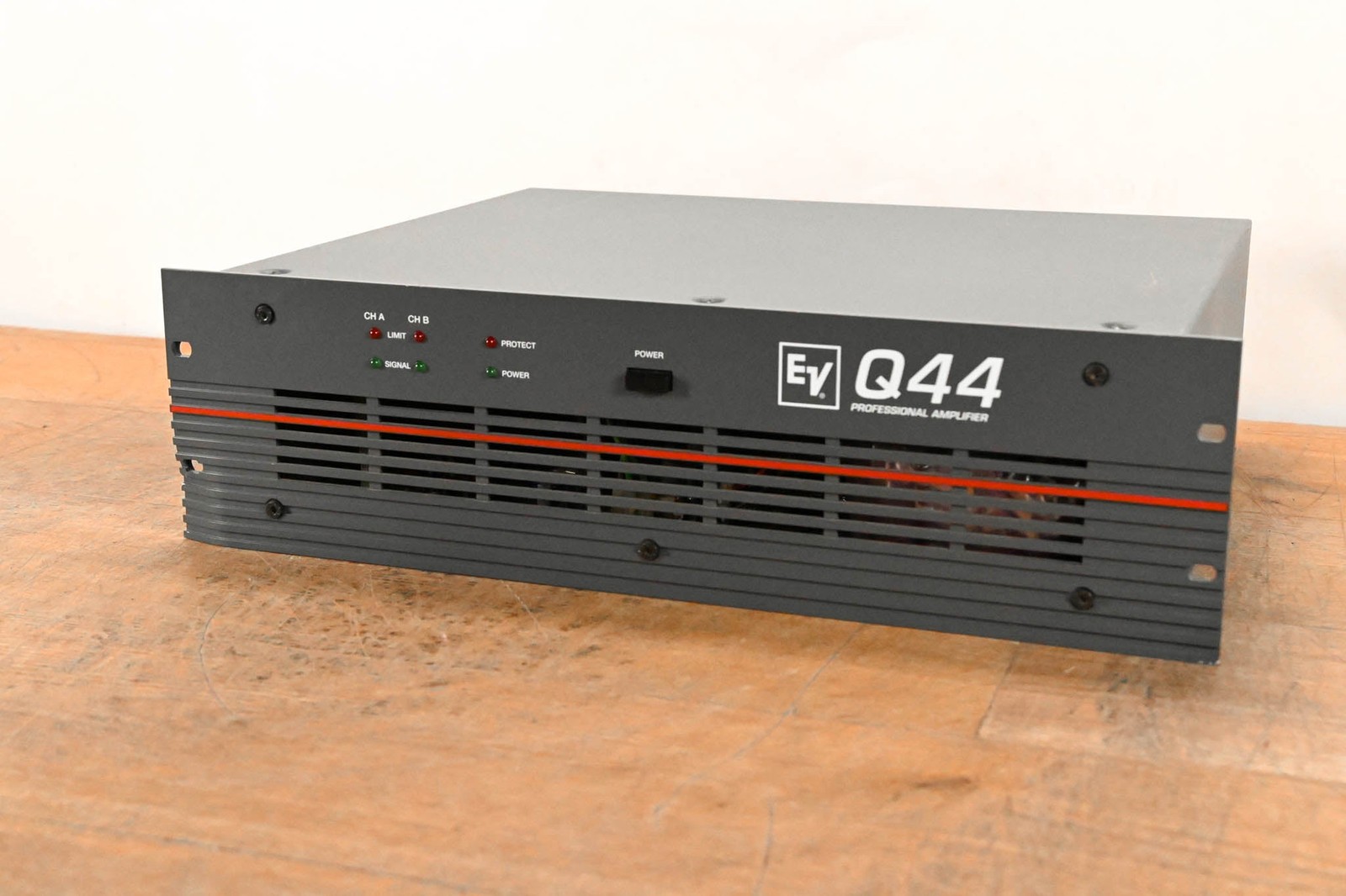 Electro-Voice (EV) Q44 Two-Channel Power Amplifier CG01Q6E Electro-Voice (EV) Q44 Two-Channel Power Amplifier CG01Q6E