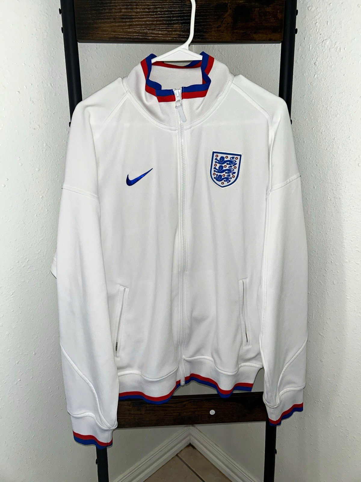 Nike England National Team Track Jacket Full Zip White Blue Red Men’s Nike England National Team Track Jacket Full Zip White Blue Red Men’s