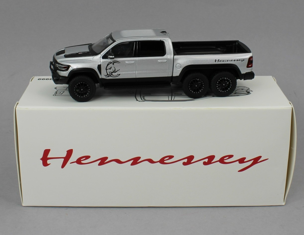 1:64 *596 MODELS* Silver RAM HENNESSEY MAMMOTH 6x6 Pickup w/Lights *NIB* 1:64 *596 MODELS* Silver RAM HENNESSEY MAMMOTH 6x6 Pickup w/Lights *NIB*