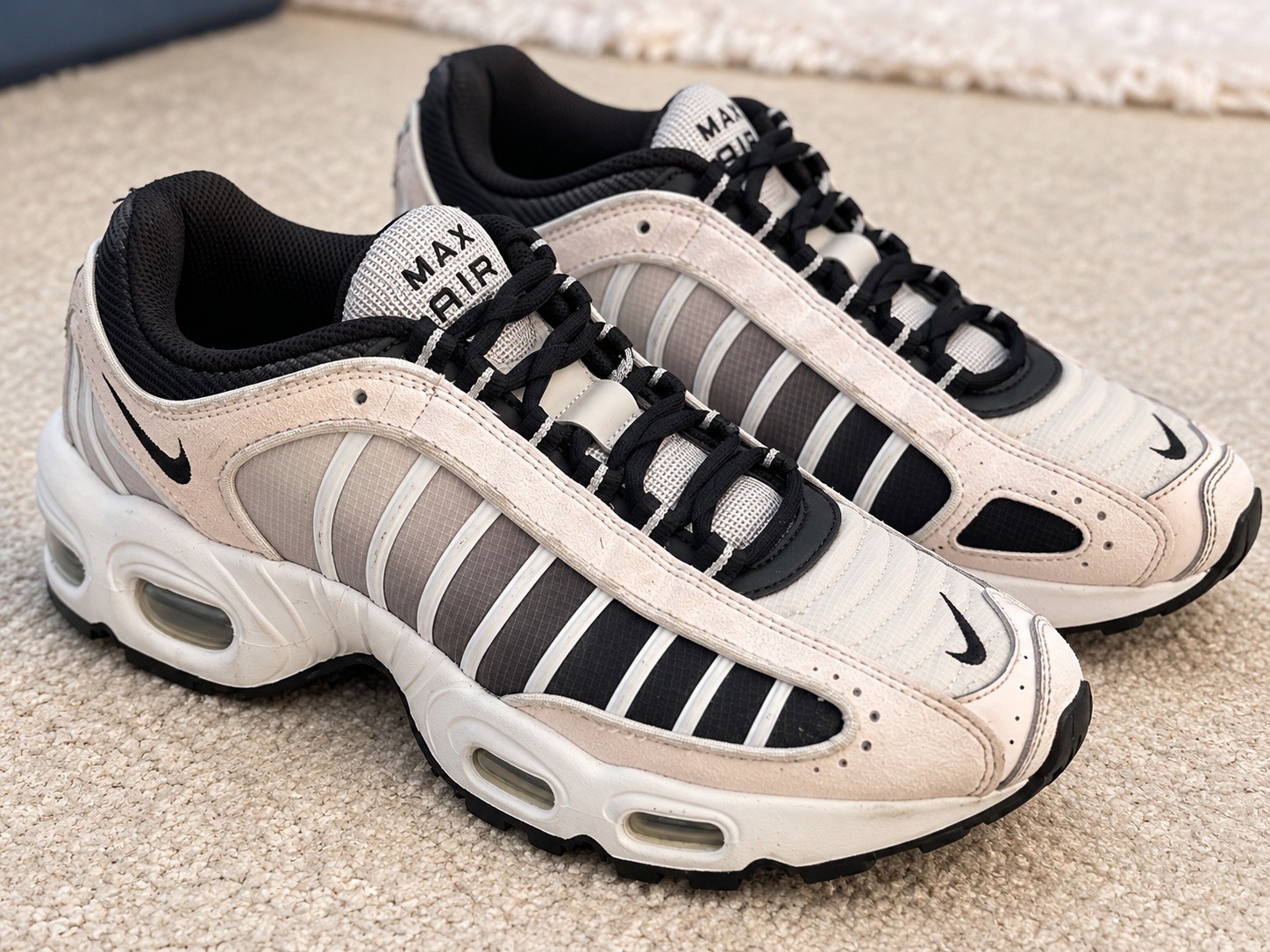 Nike Woman Air Max Tailwind IV Low Top Lace-Up Cushioned Sneakers soft pink
