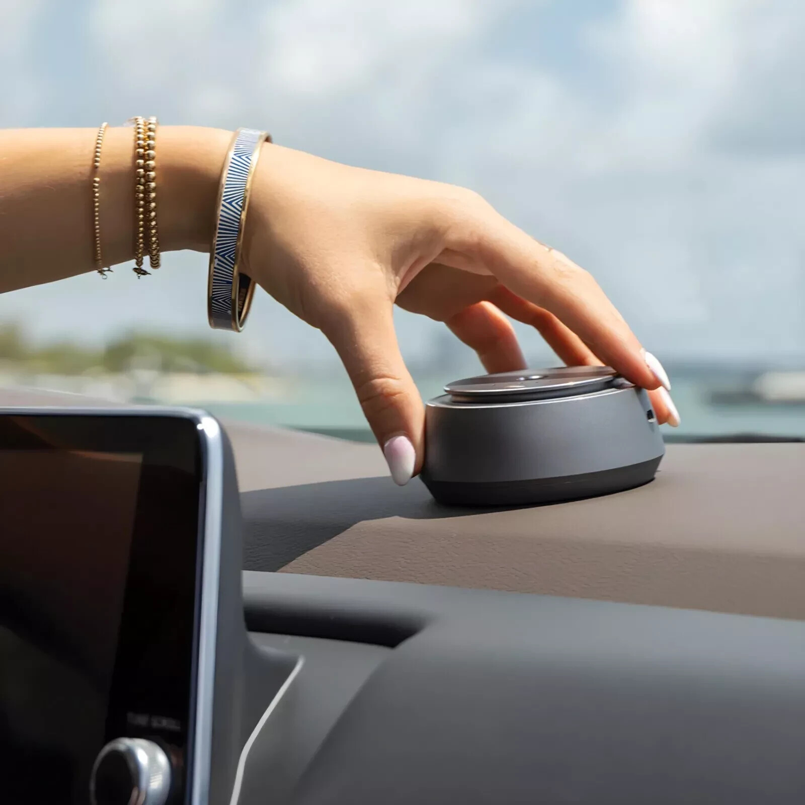 Smart Car Diffuser W/ FREE 20mL Aroma360 SCENT OIL Included - 