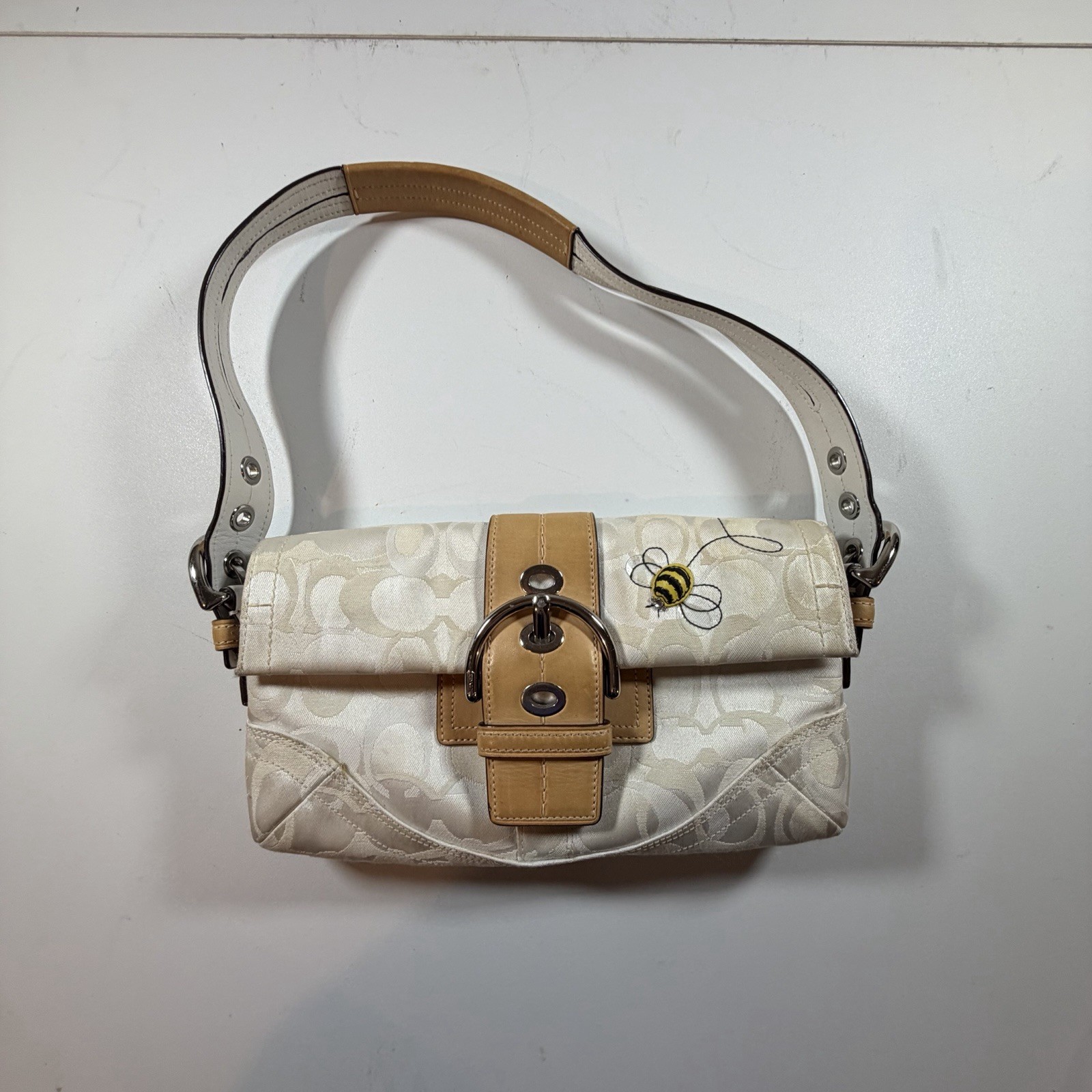 RARE Vintage Coach Bumble Bee Soho Flap Shoulder Bag 1555 White Optic Y2K RARE Vintage Coach Bumble Bee Soho Flap Shoulder Bag 1555 White Optic Y2K