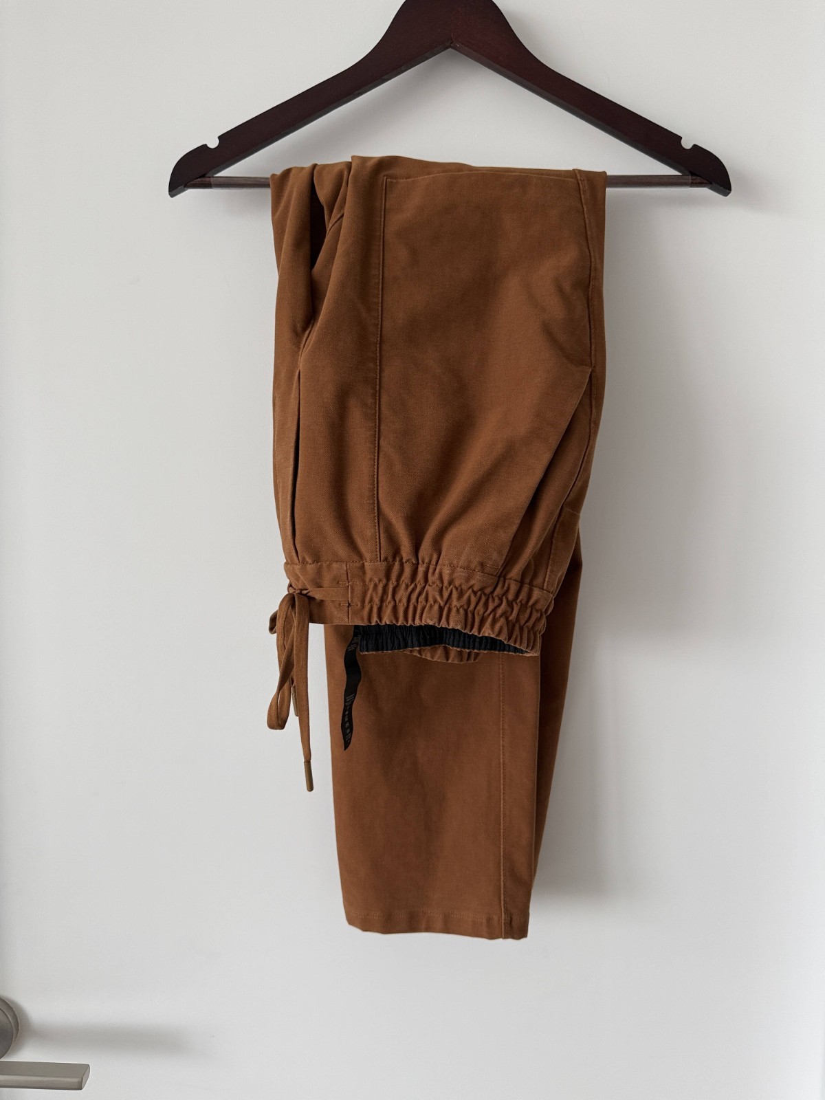 Lululemon Men\'s Pull-On Jogger Pant Brown Canvas Cinch Hem Drawcord Zip Pocket S
