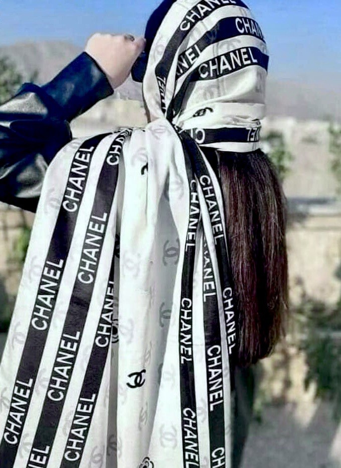 Women’s Black & White Rectangle Print Scarf 35” x  46”