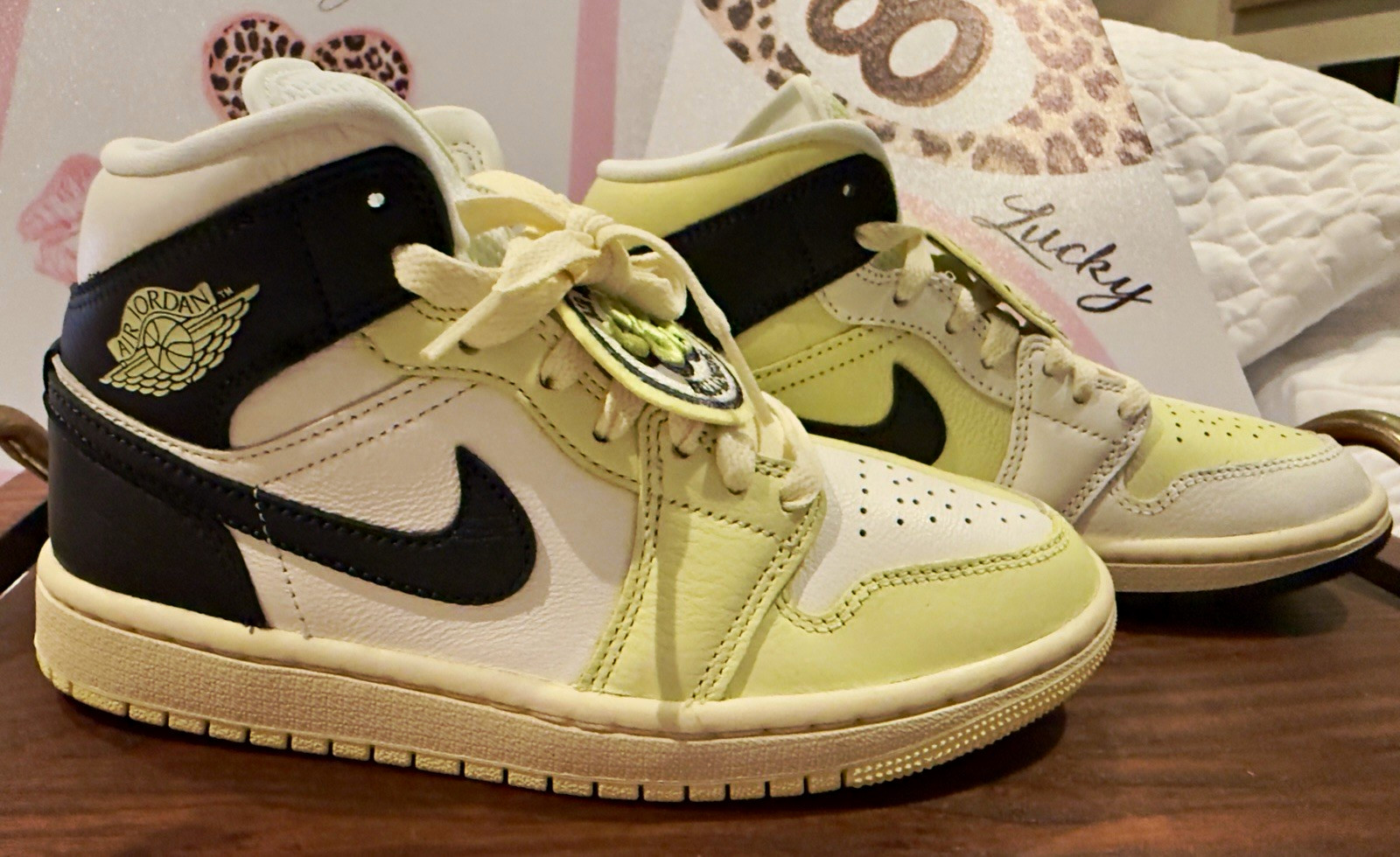 Jordan Air Jordan 1 Mid SE Fall League Sail/Green Women\'s 5.5 HQ3008-130 Jordan Air Jordan 1 Mid SE Fall League Sail/Green Women\'s 5.5 HQ3008-130