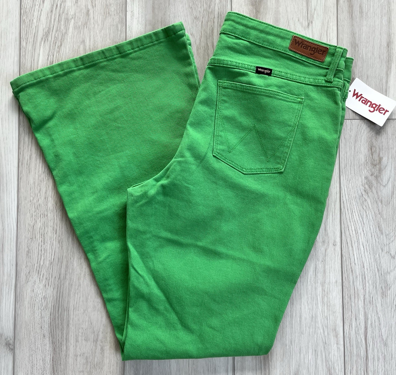 Wrangler Women’s High Rise Fierce Flare Cowboy Jeans Size 16x32 NEW NWT Wrangler Women’s High Rise Fierce Flare Cowboy Jeans Size 16x32 NEW NWT