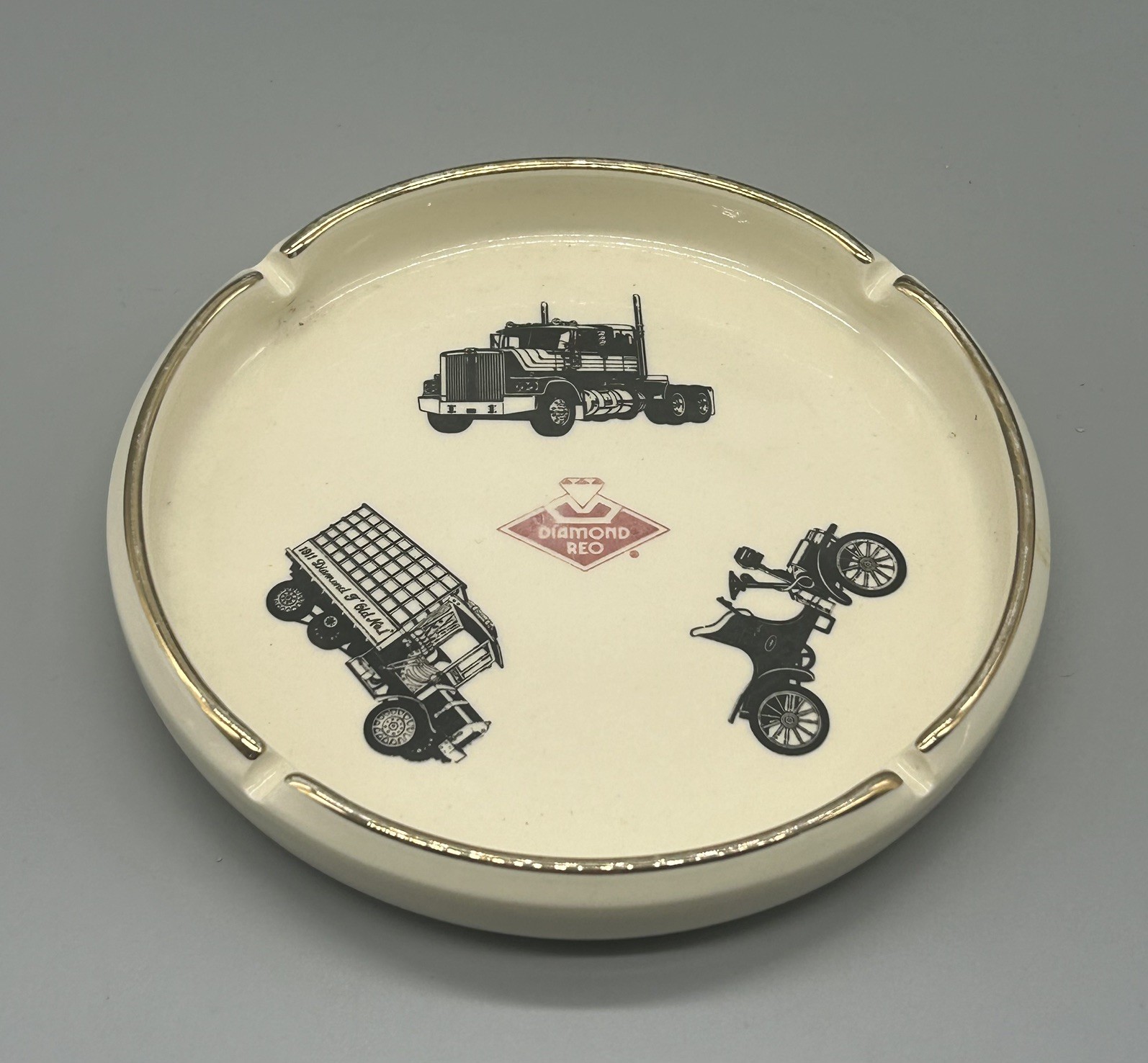 Vintage Diamond Reo Trucks Advertising Ashtray 1911 Diamond T Semi Big Rig Gas