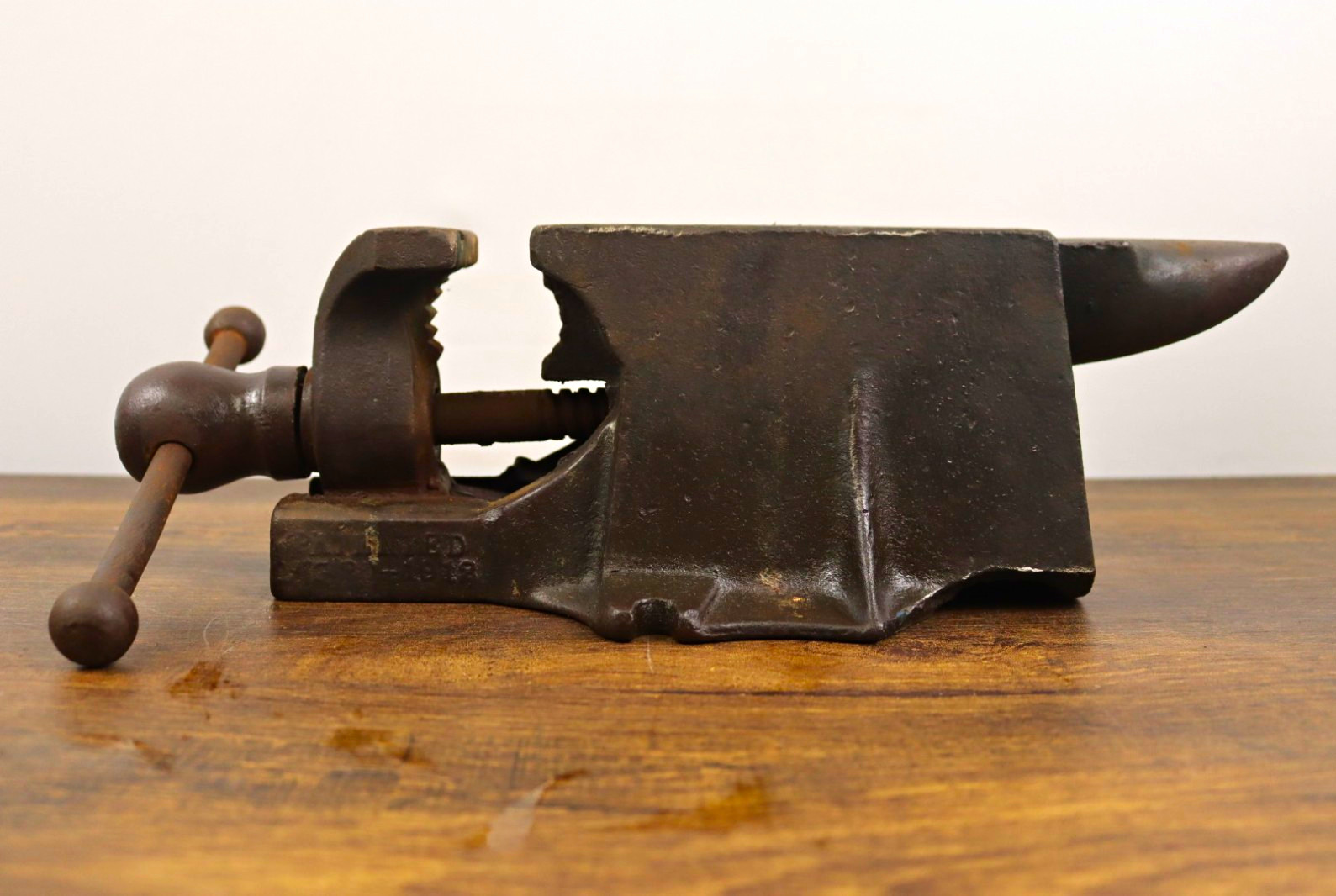 Vintage Carl E. Shields Combination Bench Vise and Anvil Vintage Carl E. Shields Combination Bench Vise and Anvil