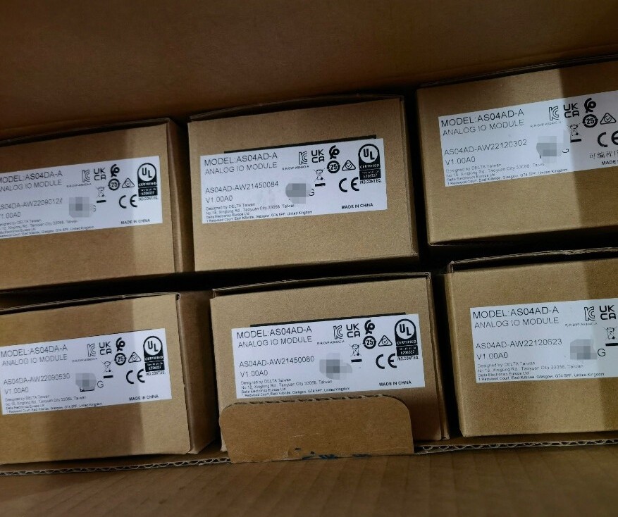 AS04AD-A 1PCS Newest&In Stock With Box Delta AS04AD-A Input Analog Module