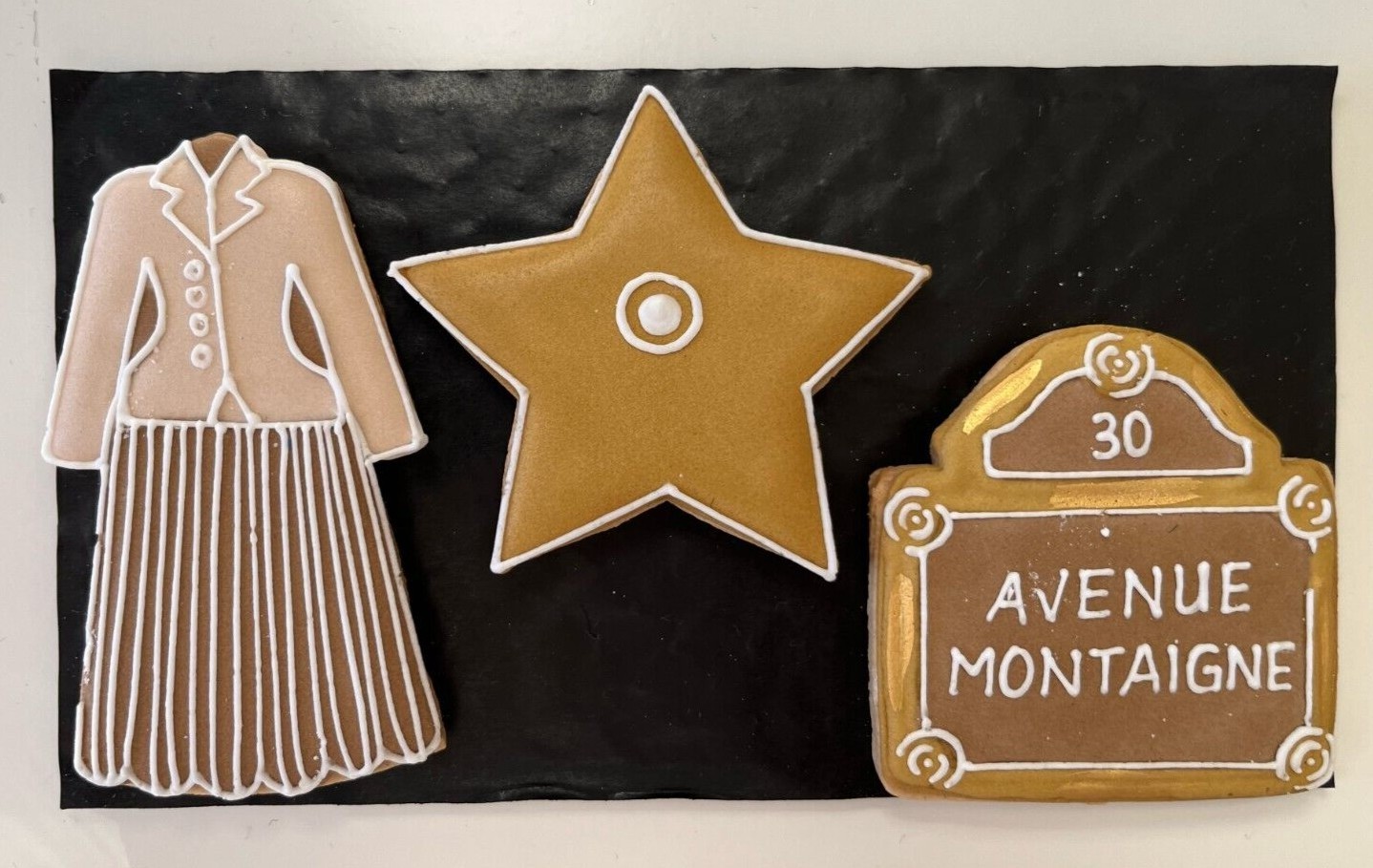 DIOR LIMITED EDITION Gingerbread Iced Biscuits (Harrods 2023) DIOR LIMITED EDITION Gingerbread Iced Biscuits (Harrods 2023)