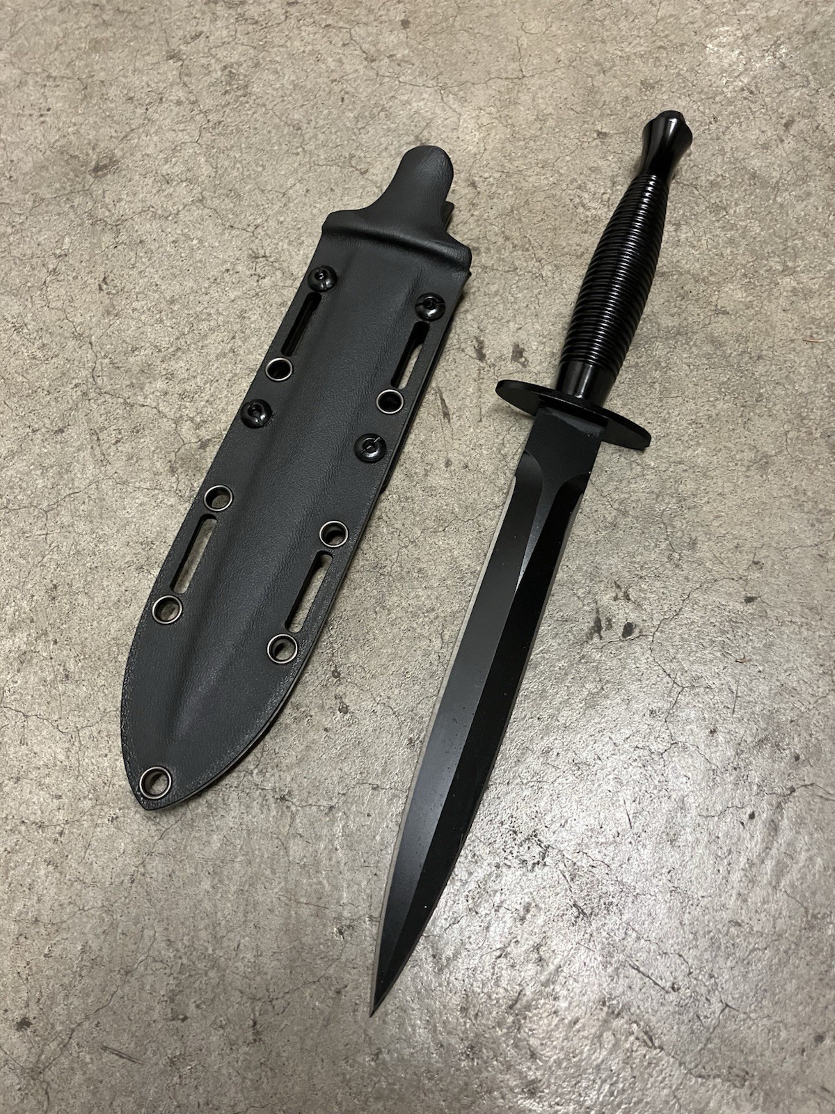 BLACK TACTICAL COMMANDO STYLE KNIFE WITH SCABBARD BLACK TACTICAL COMMANDO STYLE KNIFE WITH SCABBARD