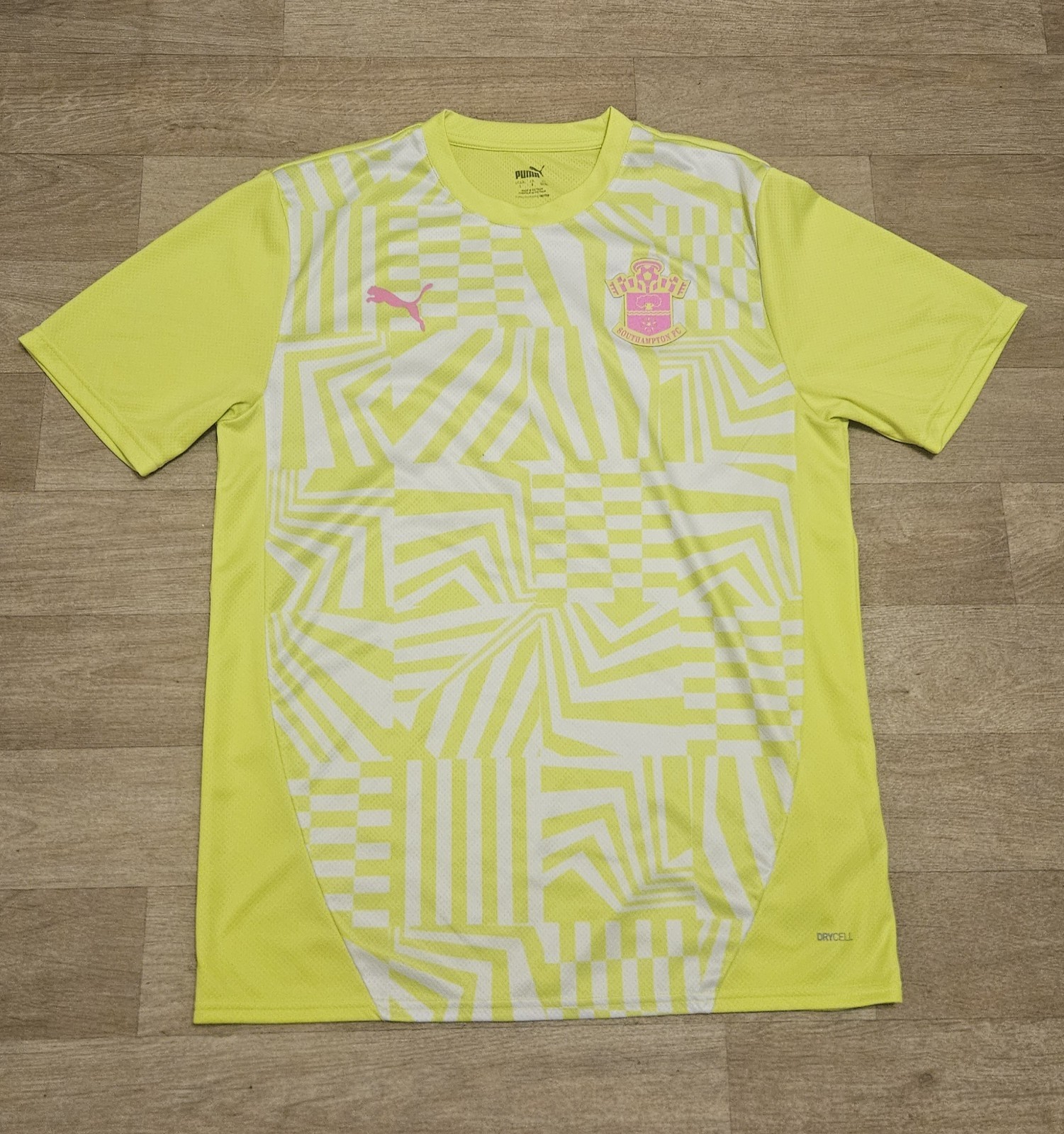 Southampton FC 24/25 Puma Pre Match Third Training Shirt Yellow Pink Size L Southampton FC 24/25 Puma Pre Match Third Training Shirt Yellow Pink Size L