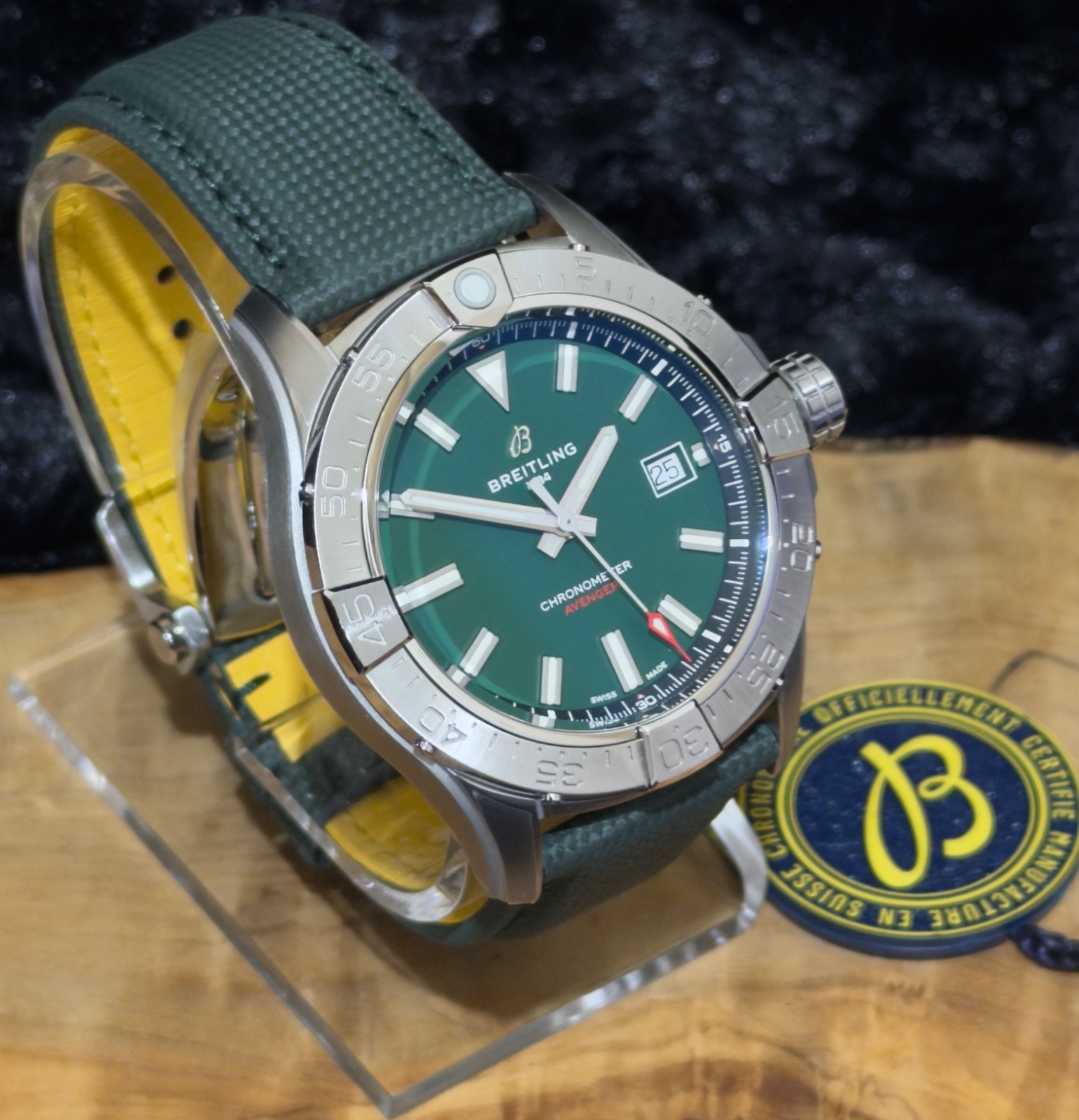 2026 Breitling Avenger 42mm A17328 Green dial complete set