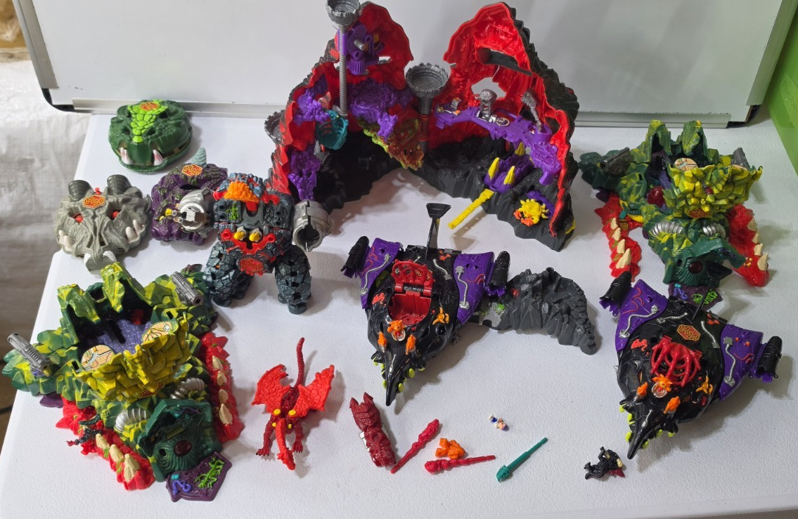 Vintage Mighty Max Playset Figure Lot Bluebird includes Skull Mountain Vintage Mighty Max Playset Figure Lot Bluebird includes Skull Mountain