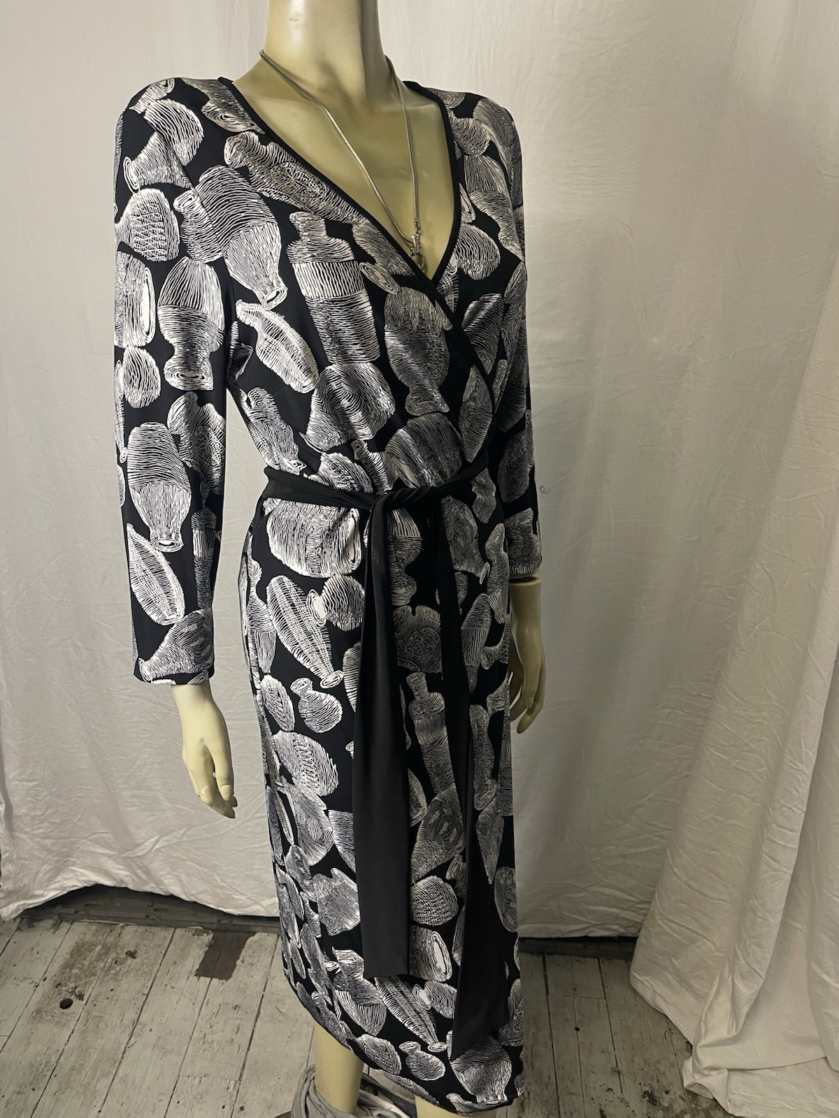 LEONA EDMISTON Wrap Dress sz 16 4 - BUY Any 5 Items = Free Post LEONA EDMISTON Wrap Dress sz 16 4 - BUY Any 5 Items = Free Post