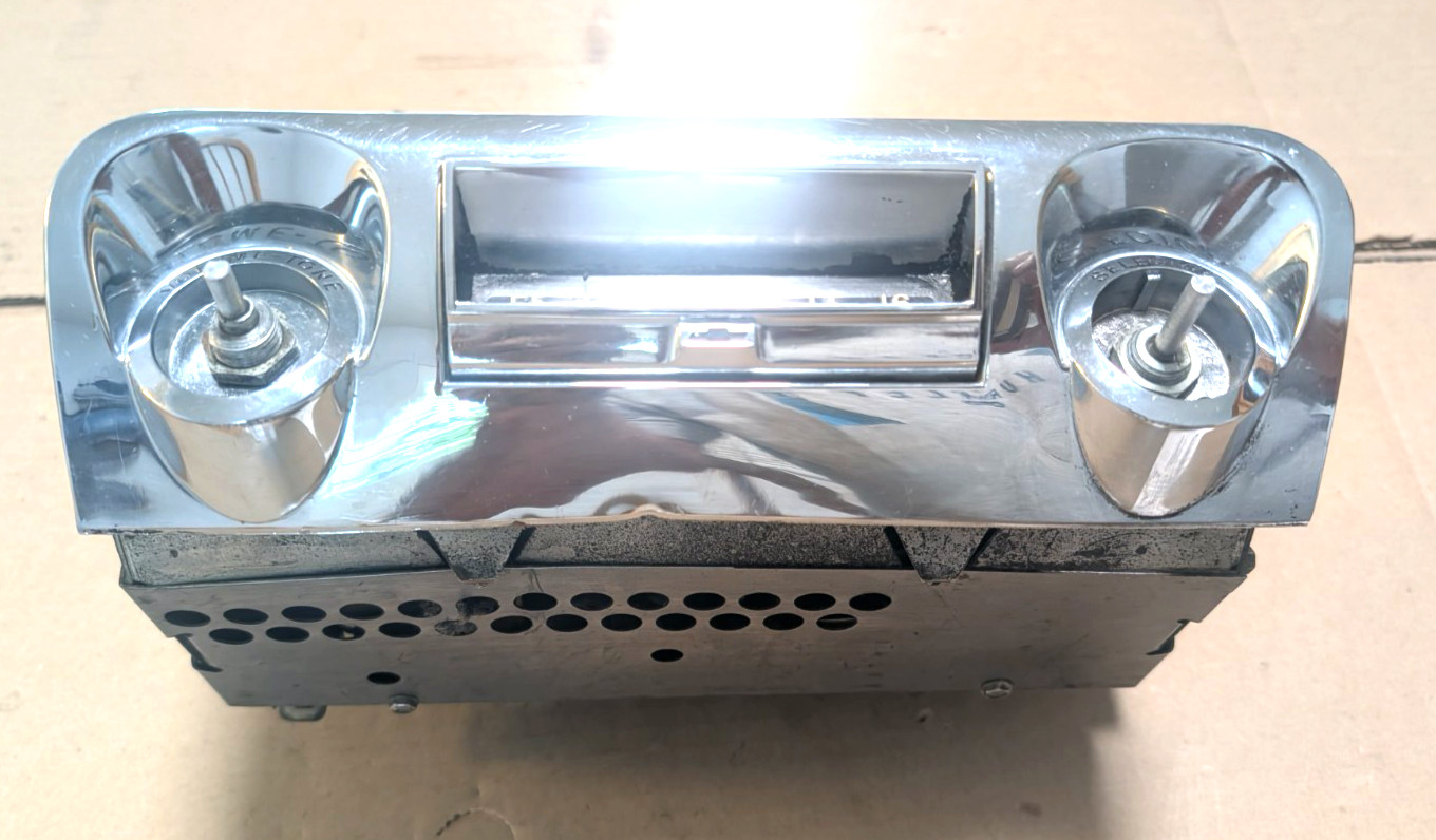 Cosmeticly Excellent 1959 Chevrolet  Radio  Delco, With Chrome Faceplate