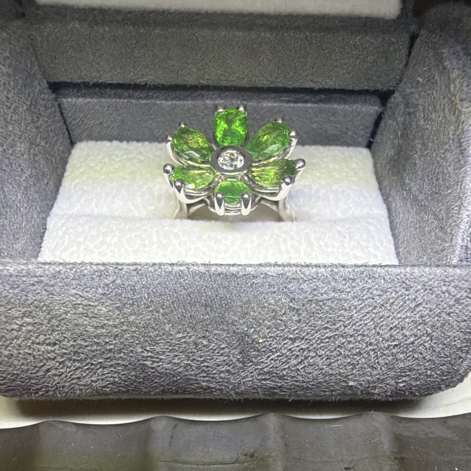 14k White Gold Flower Ring Green Pear Tsavorite Prong Set 7 Stones Size 9 14k White Gold Flower Ring Green Pear Tsavorite Prong Set 7 Stones Size 9