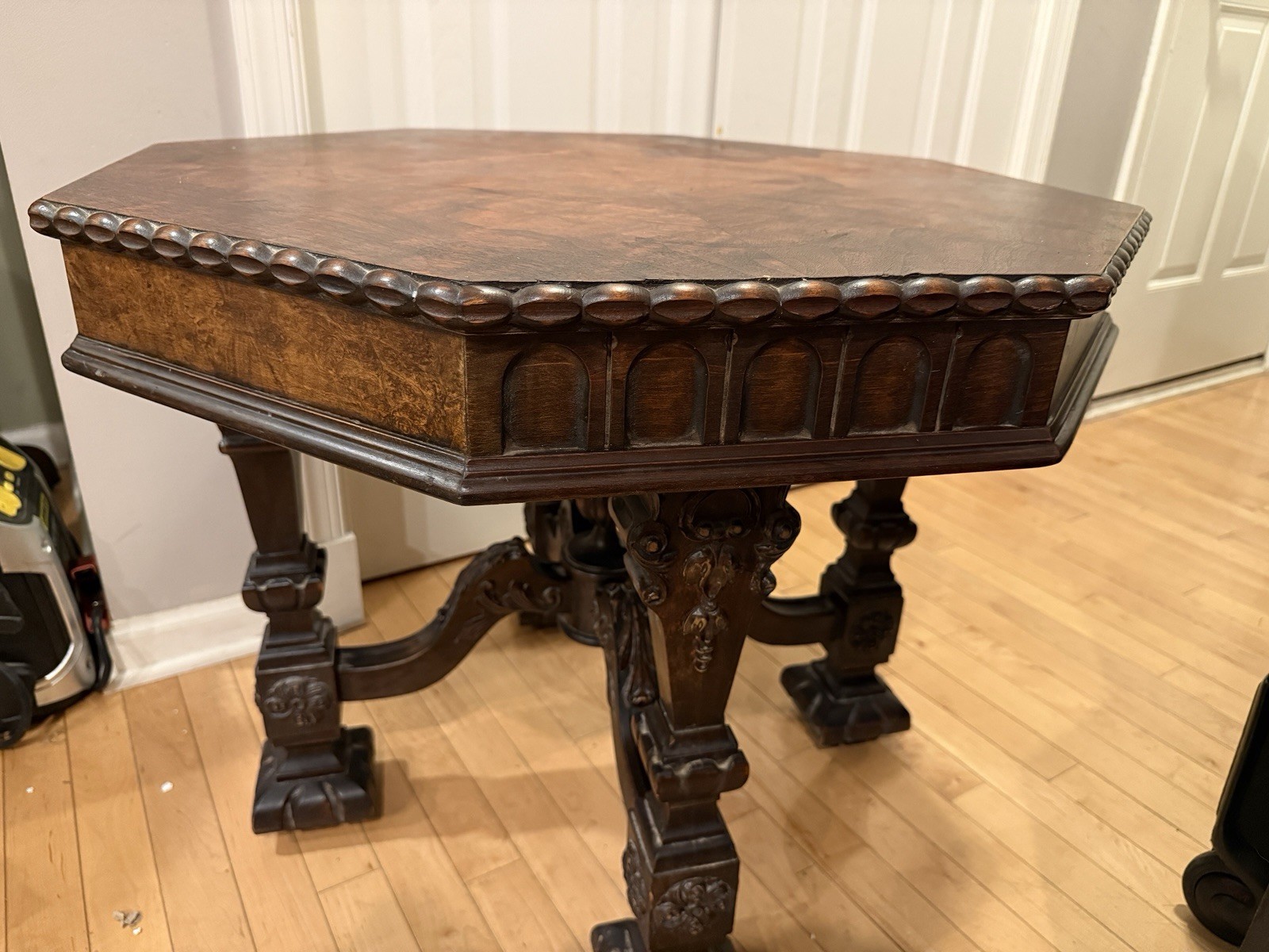 ๐Rare Antique 1800s Walnut Hexagonal Spanish Tudor Carved End Castle Table ๐Rare Antique 1800s Walnut Hexagonal Spanish Tudor Carved End Castle Table