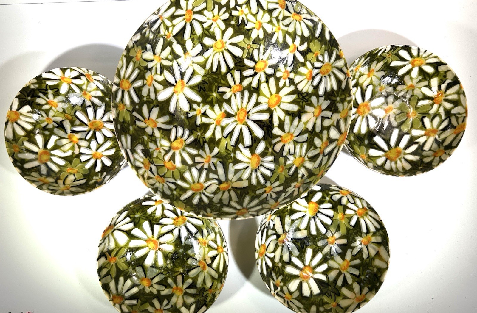 MCM 60’s Fiberglass Large Decoupage Salad Bowl & 4 Small Bowls Daisy Flowers