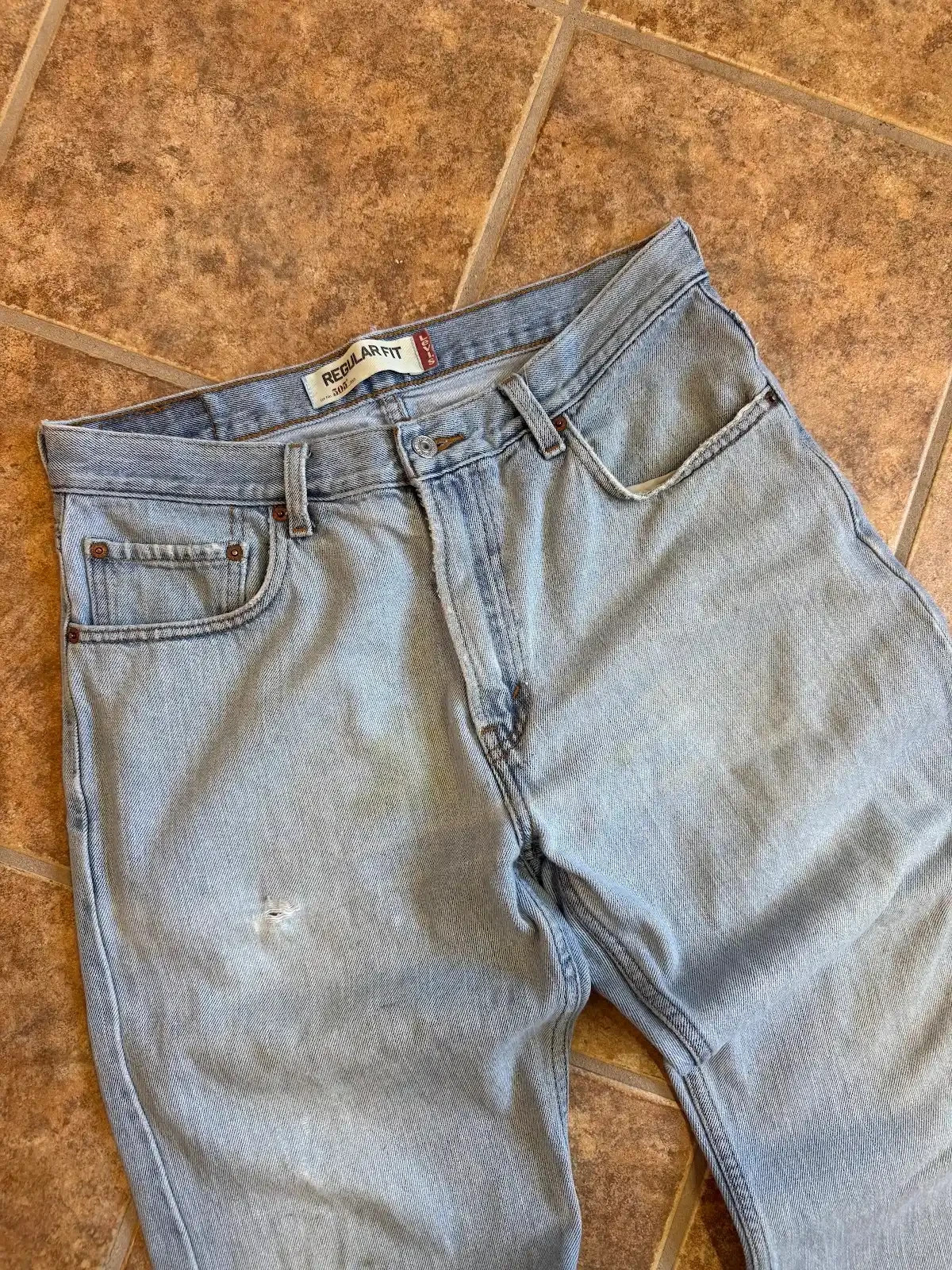 Vintage 00\'s Levis Regular Fit Made In Mexico Light Wash Blue Jeans Men\'s 33x30