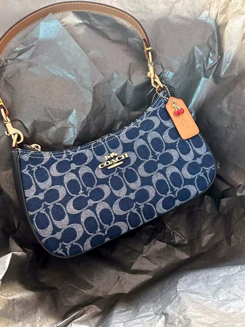 NWT Coach CAF82 Teri Shoulder Bag Signature Denim Natural Blue brand new