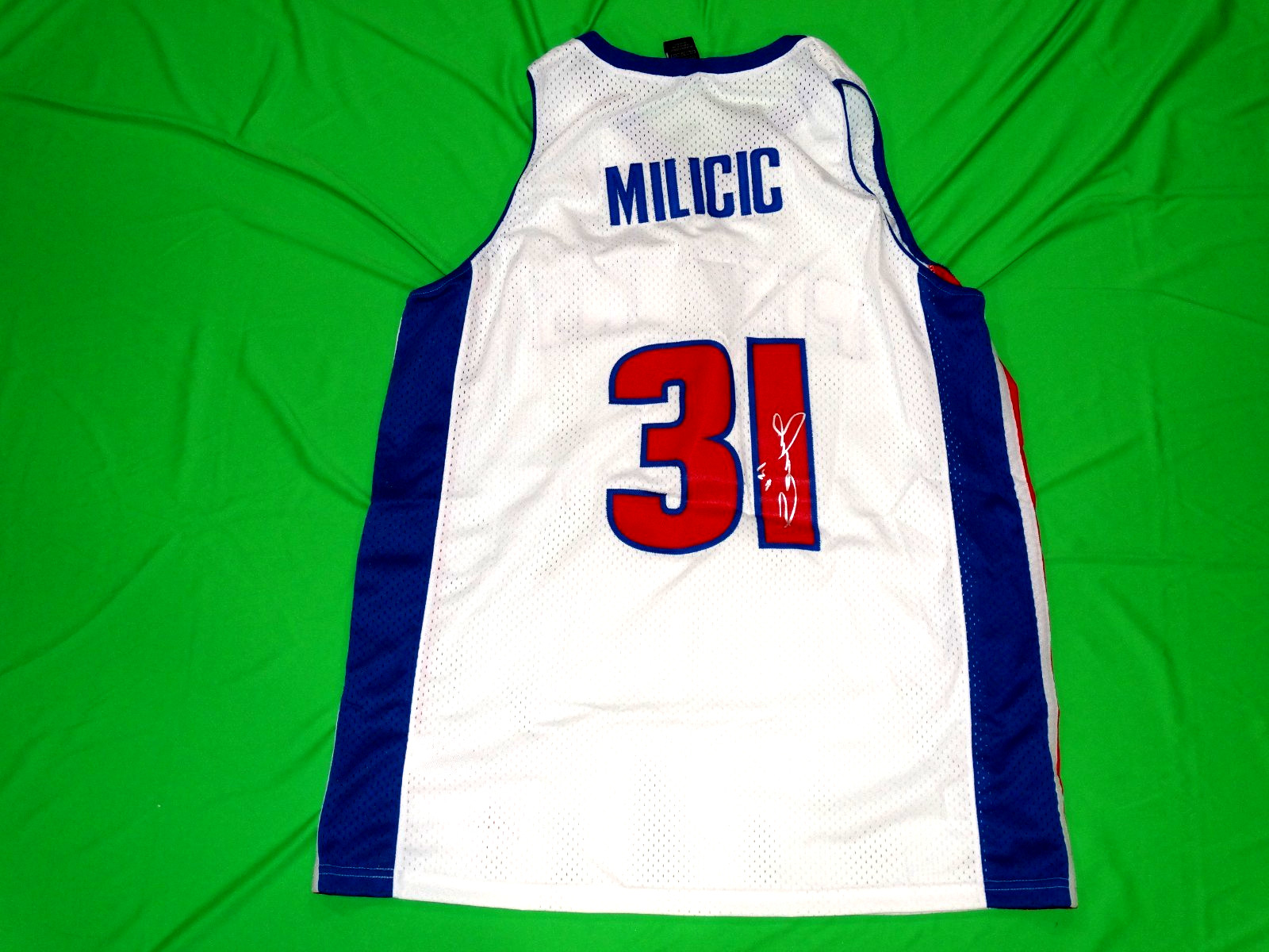 Darko Milicic Autographed/Signed Jersey DETROIT PISTONS XL Adidas Sewn Darko Milicic Autographed/Signed Jersey DETROIT PISTONS XL Adidas Sewn
