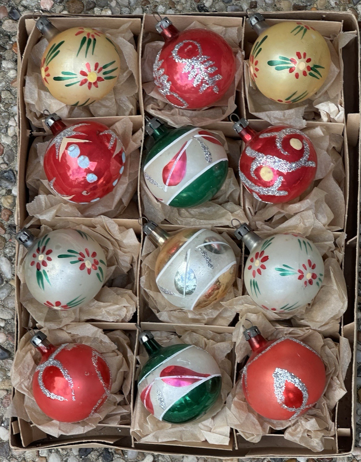 Vintage Poland Red Yellow Daisy Stencil Glass Christmas Ornaments Vintage Poland Red Yellow Daisy Stencil Glass Christmas Ornaments