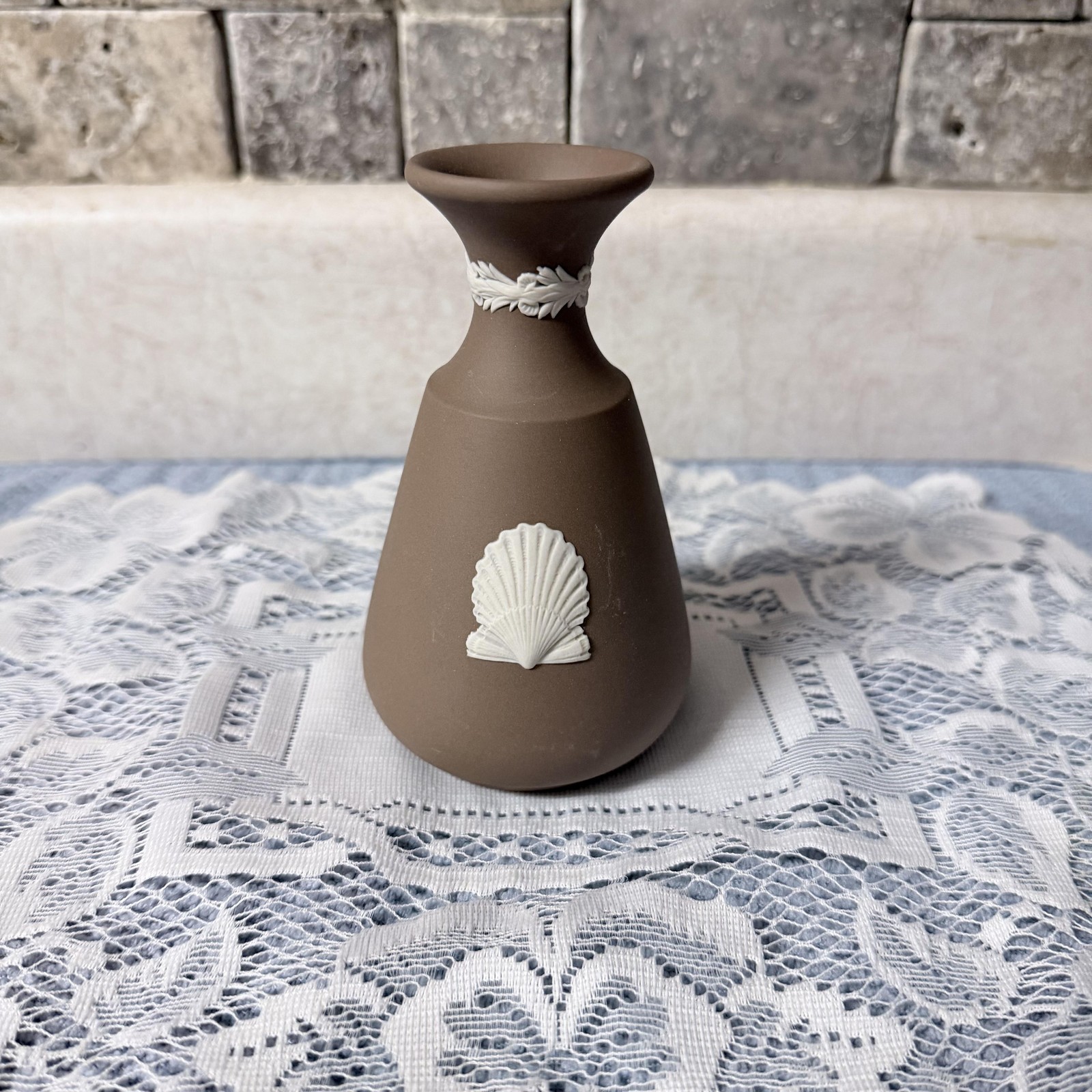 Vintage Wedgwood Brown Jasperware Seashell Bud Vase White Relief Shell Motif