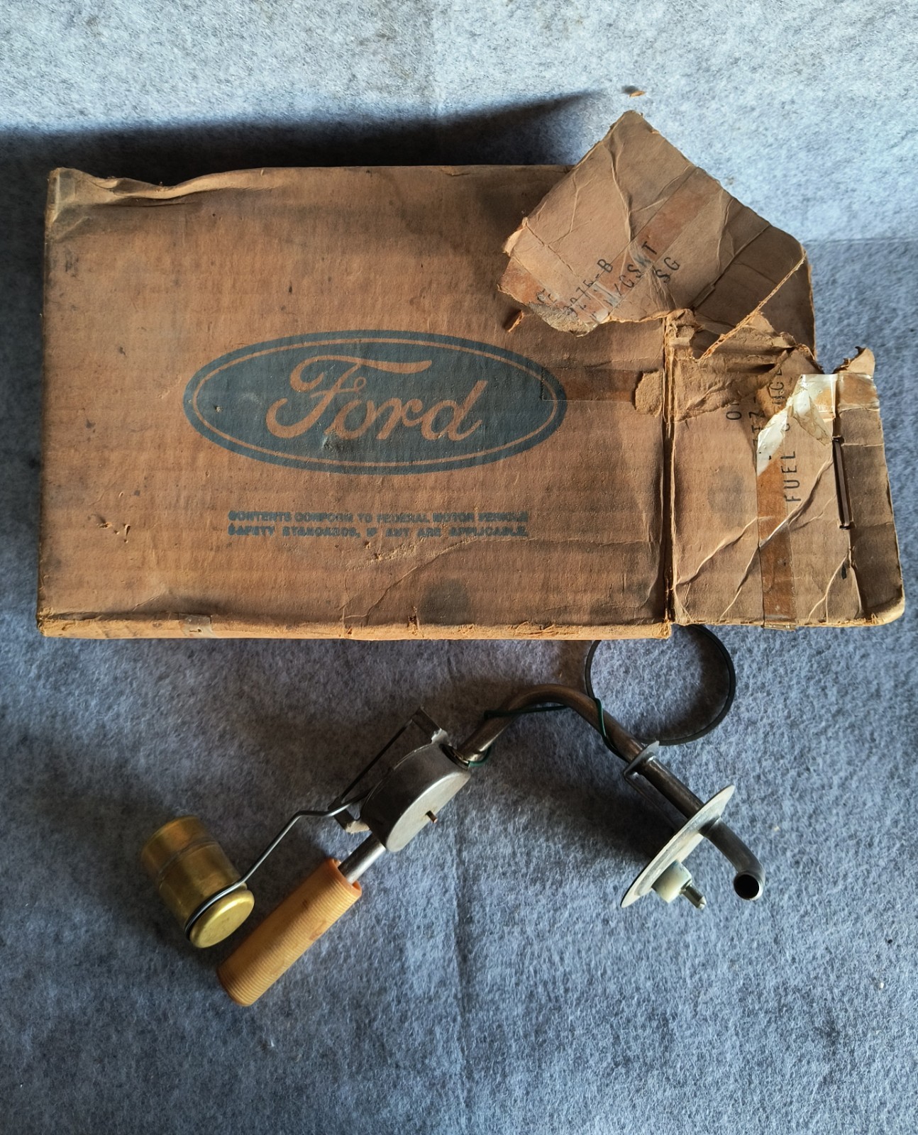 NOS 1973-1979 FORD F-SERIES Fuel Tank Sending Unit Mid Ship Tank D7TZ-9275-B NOS 1973-1979 FORD F-SERIES Fuel Tank Sending Unit Mid Ship Tank D7TZ-9275-B
