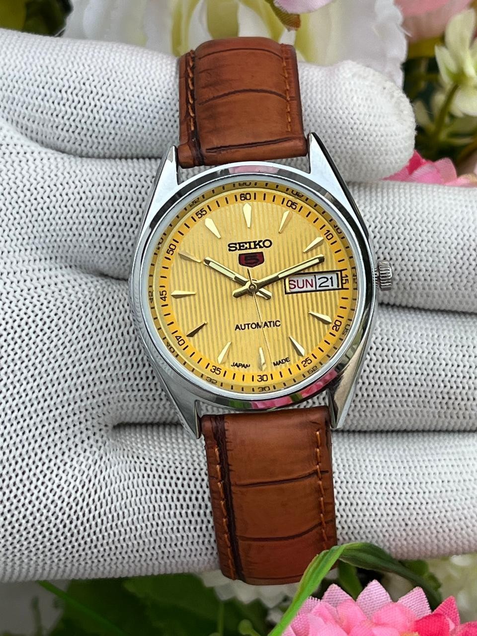 Vintage Seiko 5 Automatic Yellow Dial Day-Date17 Jewels Brown Strap Men's Watch