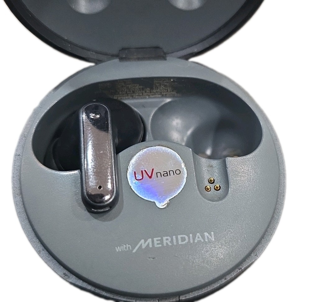 LG TONE Free TONE-FP9 True Wireless Blueth In-Ear Earbuds Black ANC Left & case LG TONE Free TONE-FP9 True Wireless Blueth In-Ear Earbuds Black ANC Left & case