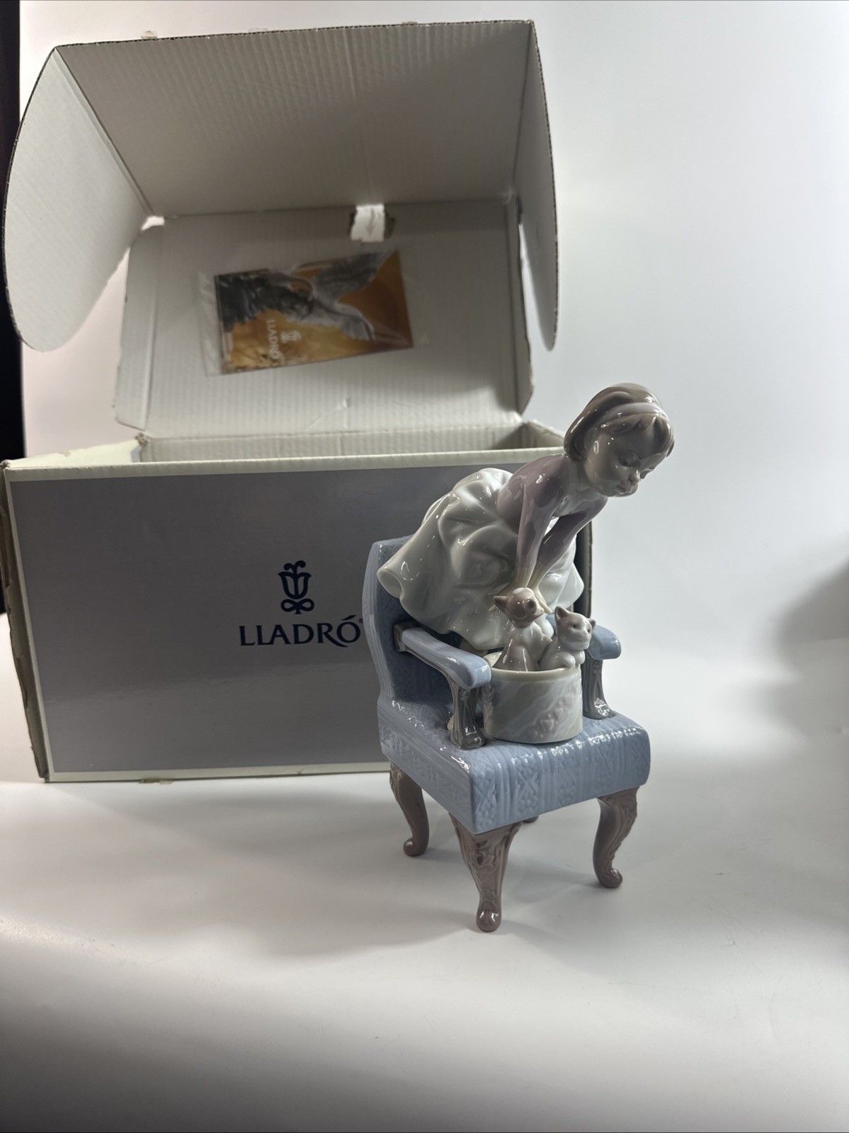 Lladro Purr-Fect Friends Figurine #6512, Girl w Kittens, Spain, 1998 8