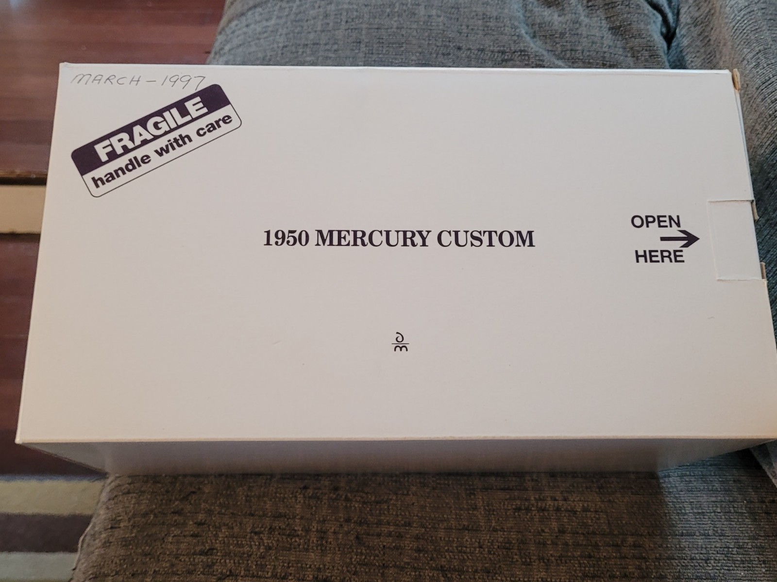 Danbury Mint 1/24 - 1950 MERCURY CUSTOM Open Box New NIB. Danbury Mint 1/24 - 1950 MERCURY CUSTOM Open Box New NIB.
