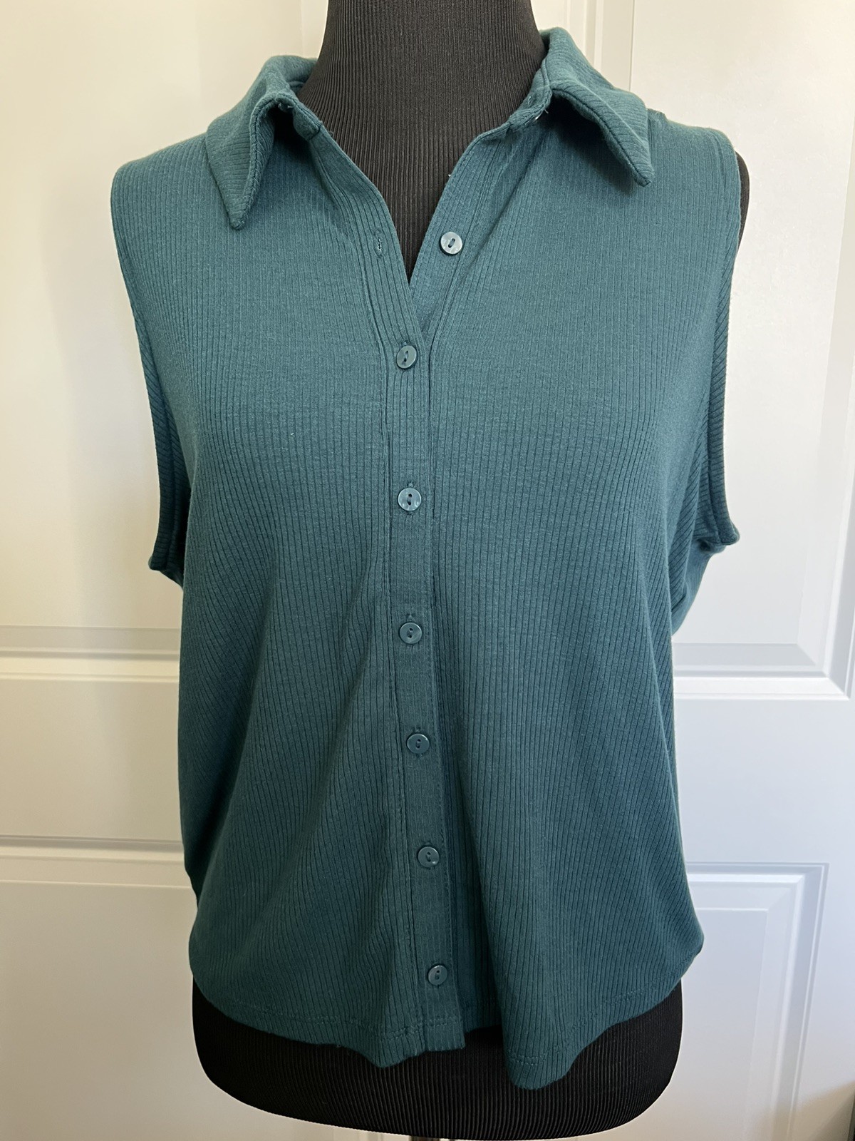 Super Soft by Torrid Tank Top sz OO Blue/green Ribbed Knit Button up with Collar Super Soft by Torrid Tank Top sz OO Blue/green Ribbed Knit Button up with Collar
