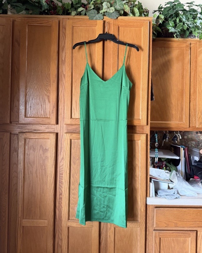 NWT The Drop Women’s ANA V-Neck Satin Slip Dress Midi Emerald Green Small