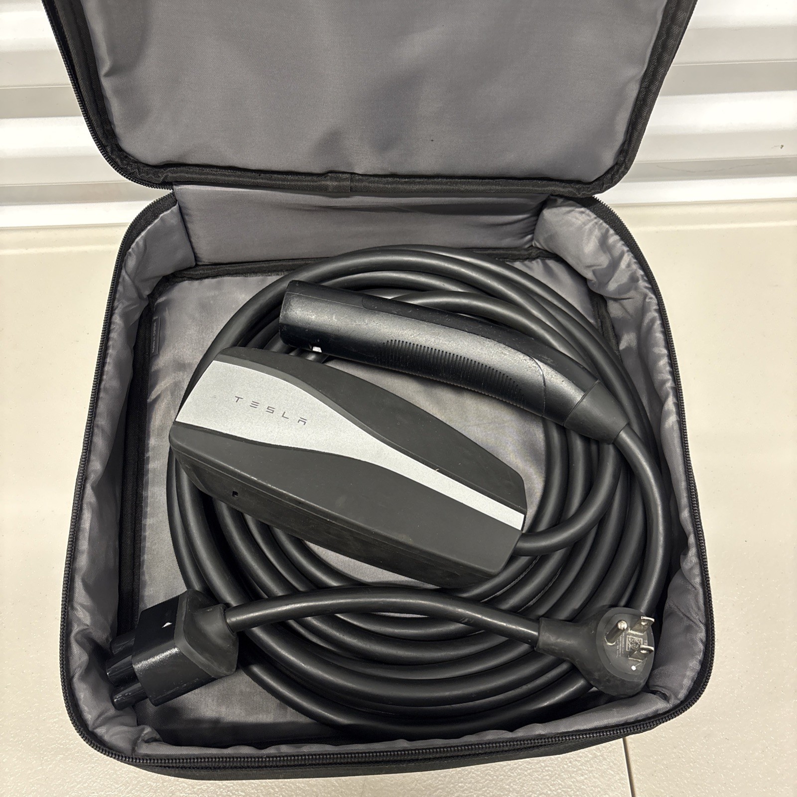 Tesla Gen 2 Mobile Connector EV Charger NEMA 14-50 Adapter OEM w/ Carrying Case Tesla Gen 2 Mobile Connector EV Charger NEMA 14-50 Adapter OEM w/ Carrying Case
