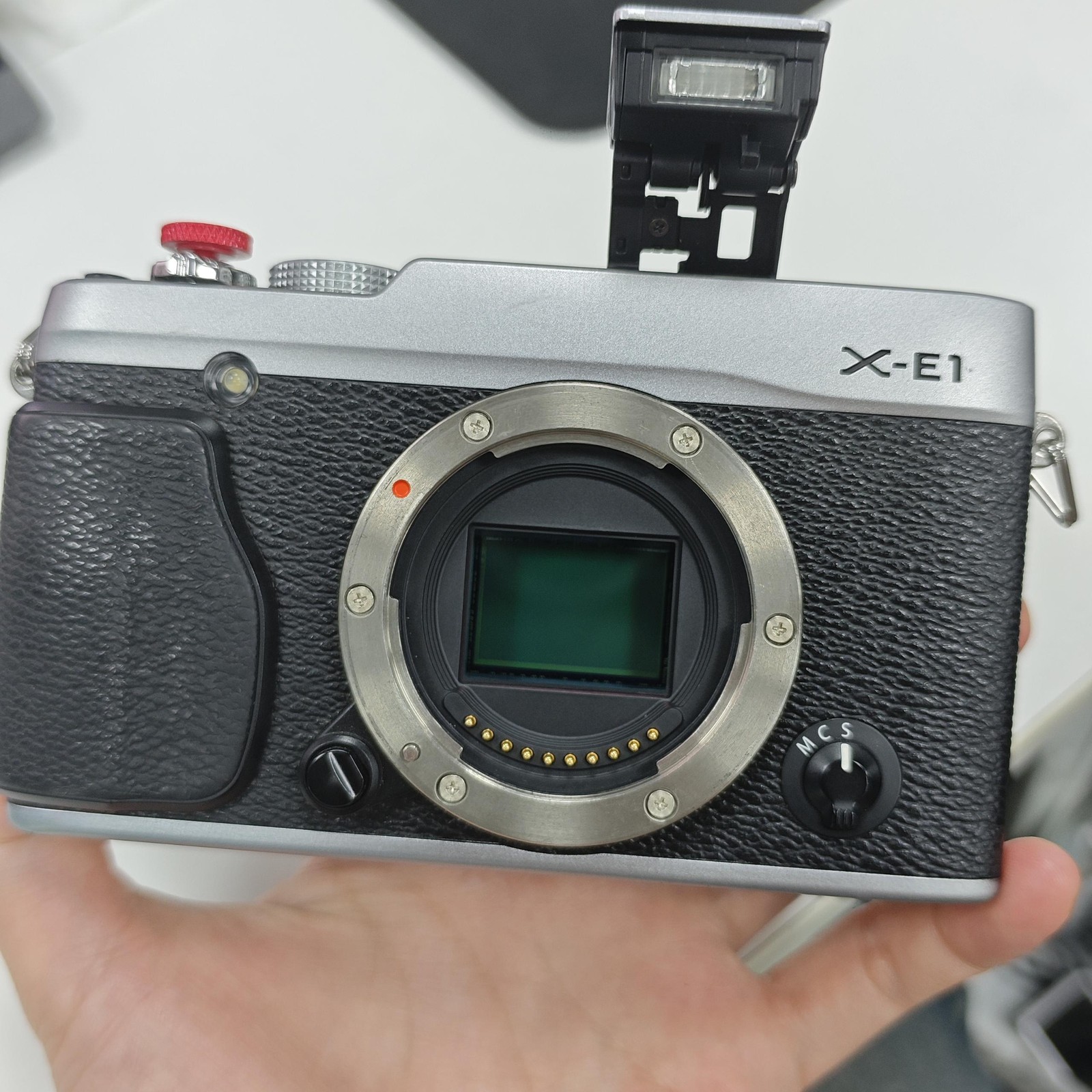 Fujifilm X-E1 XE1 XE-116.3MP Mirrorless Digital Camera Silver Body Fast shipping