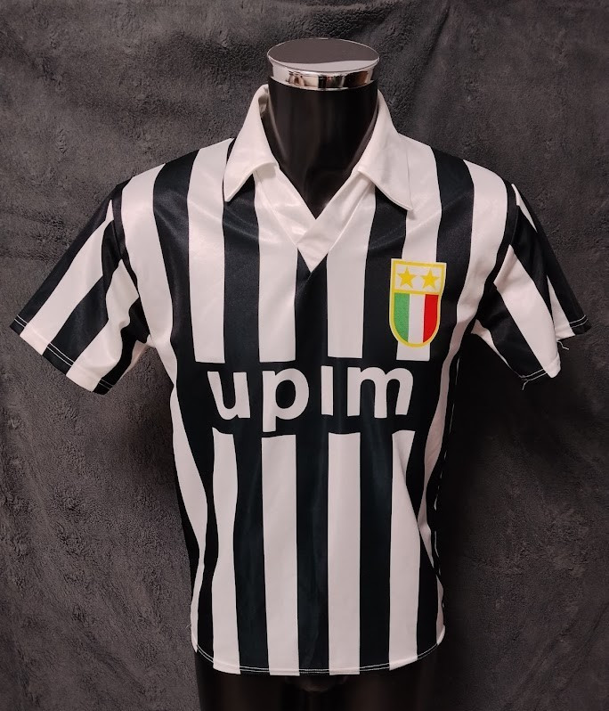 Vintage Juventus FB Classic Home Yersey Shirt Baggio Italy M Size Vintage Juventus FB Classic Home Yersey Shirt Baggio Italy M Size