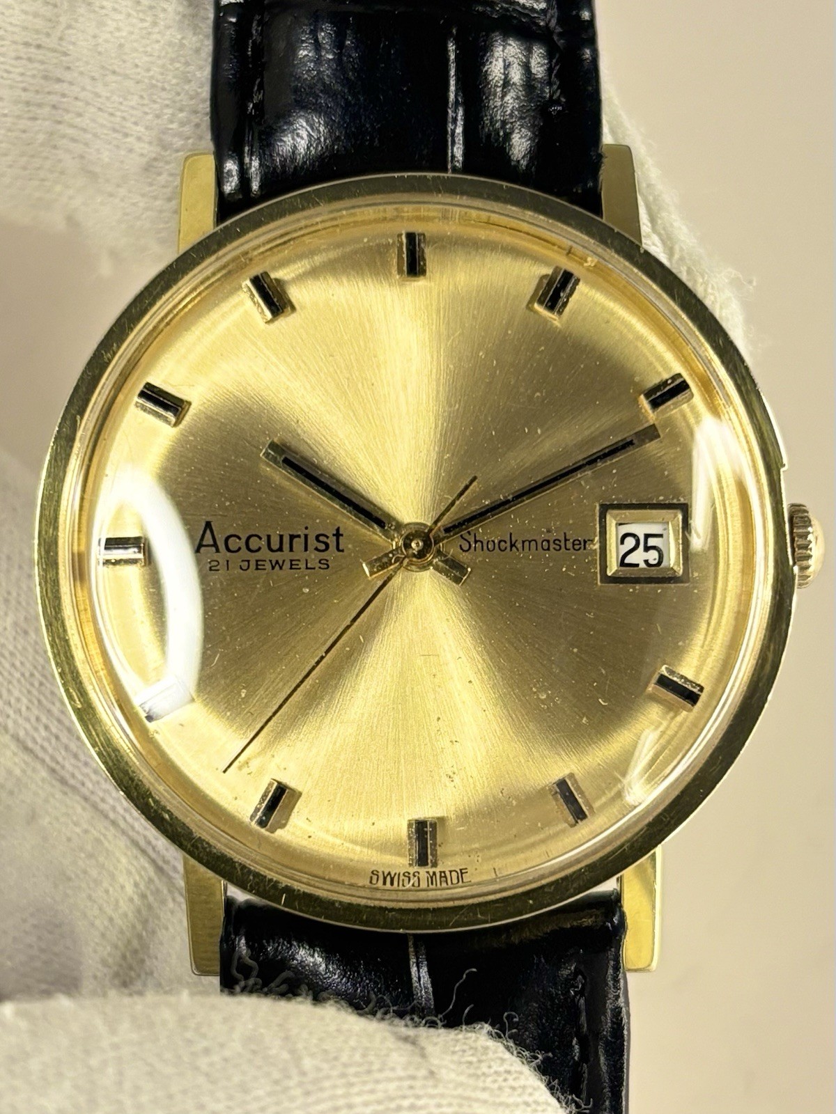 ACCURIST Vintage 1970’s Men’s Manual Date Gold Dress Watch ACCURIST Vintage 1970’s Men’s Manual Date Gold Dress Watch