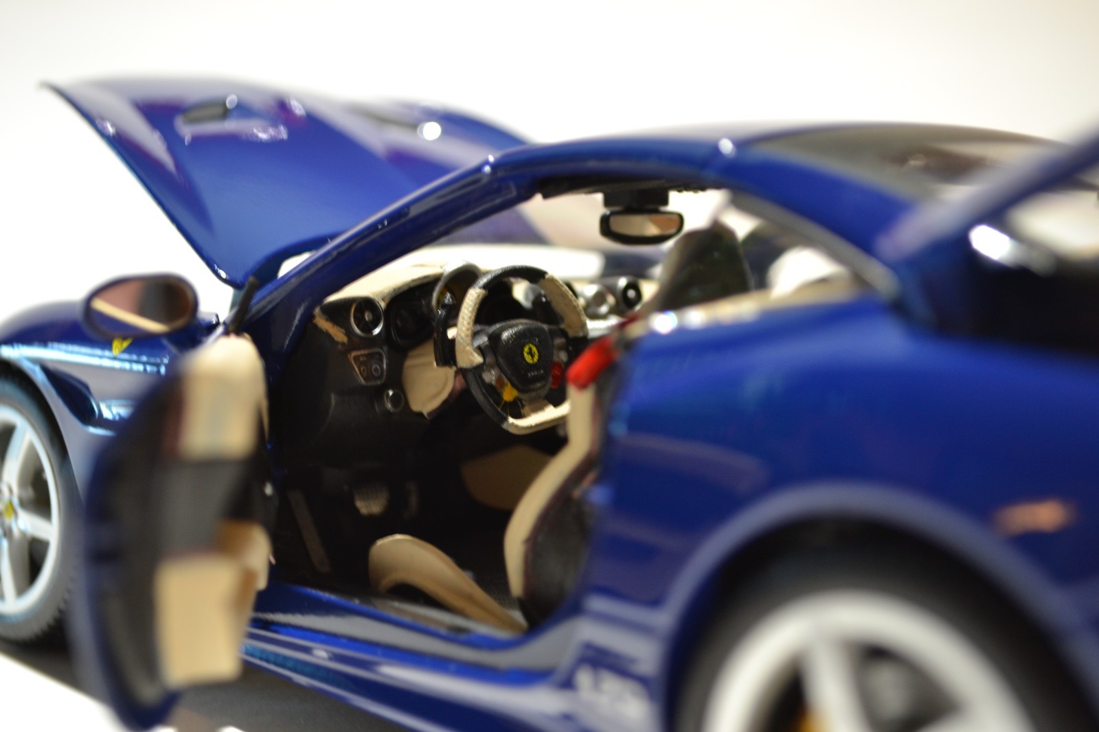 Detailed HTF Rare Blue 1/18 Ferrari California T closed top Miasto original Box