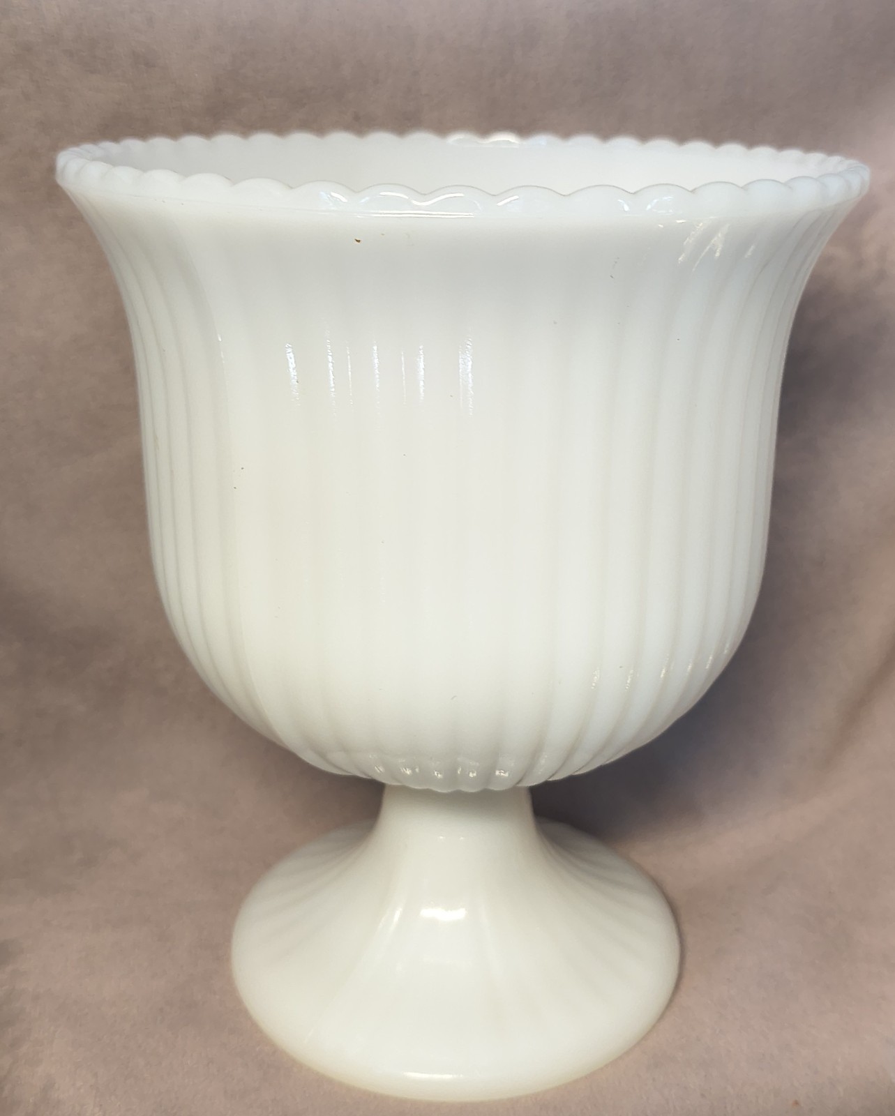 VINTAGE E. O. BRODY CO WHITE MILK GLASS ROUND RIBBED FOOTED VASE M3000 GL14 VINTAGE E. O. BRODY CO WHITE MILK GLASS ROUND RIBBED FOOTED VASE M3000 GL14