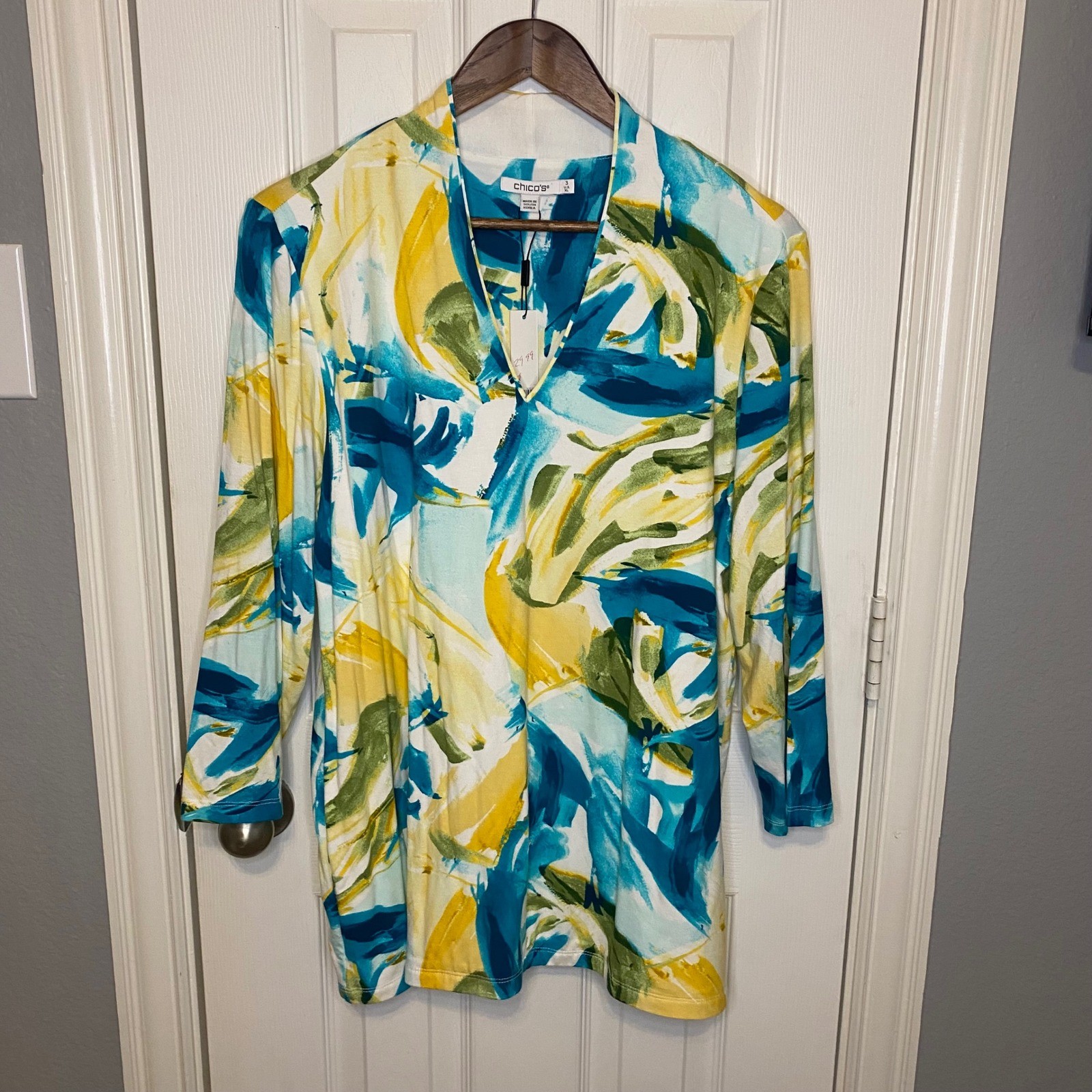 Chicos Travelers Abstract Print V-Neck Tunic Top Blue Yellow Green Size 3 XL Chicos Travelers Abstract Print V-Neck Tunic Top Blue Yellow Green Size 3 XL