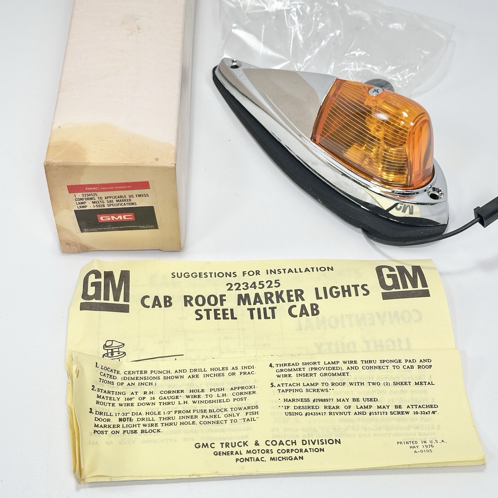 NOS GM 2234525 Cab Roof Marker Light Steel Tilt Cab GMC Chevrolet 73-78 OEM