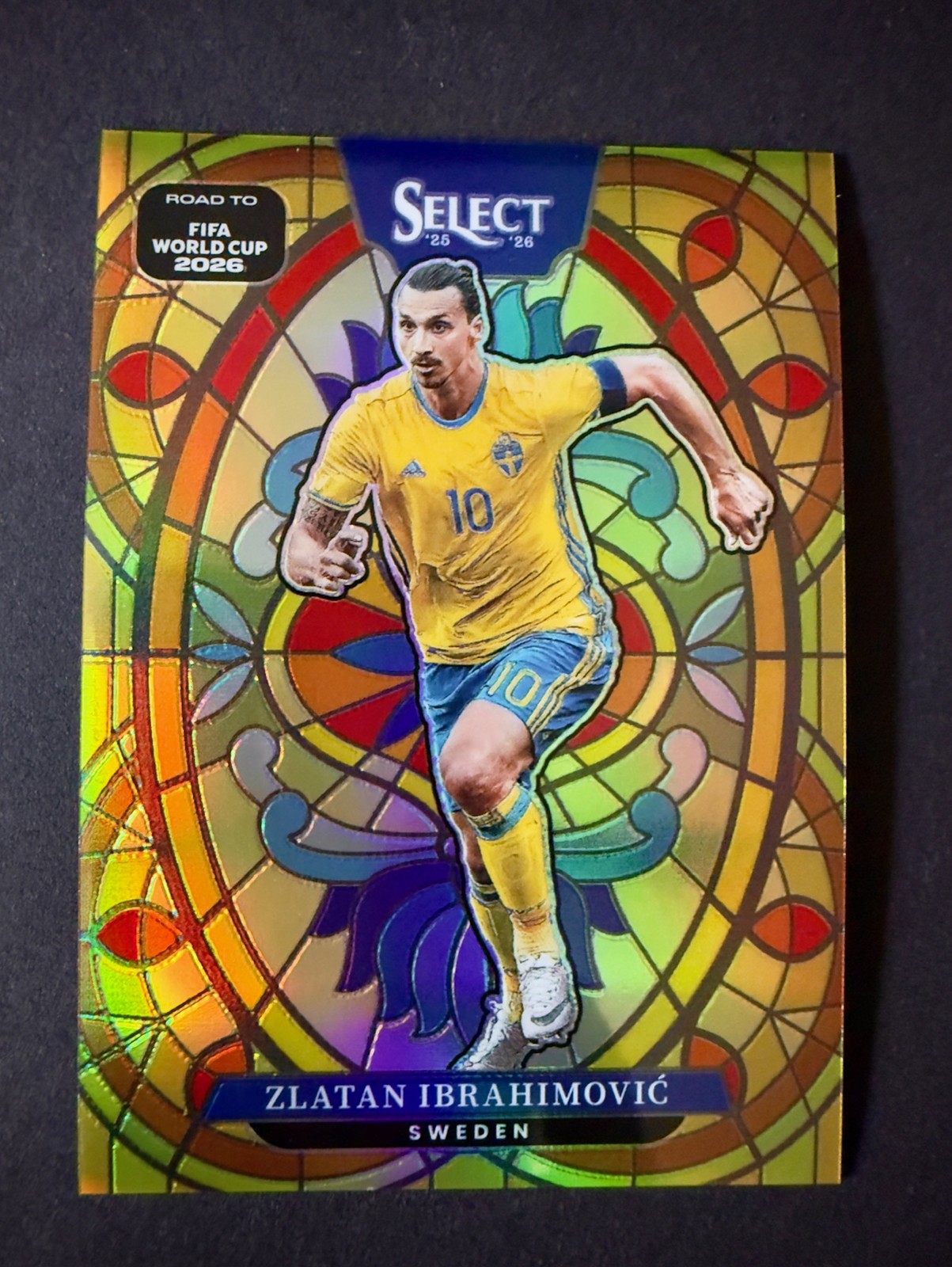 2025-26 Select FIFA Zlatan Ibrahimovic Stained Glass #22 Case Hit SSP 2025-26 Select FIFA Zlatan Ibrahimovic Stained Glass #22 Case Hit SSP