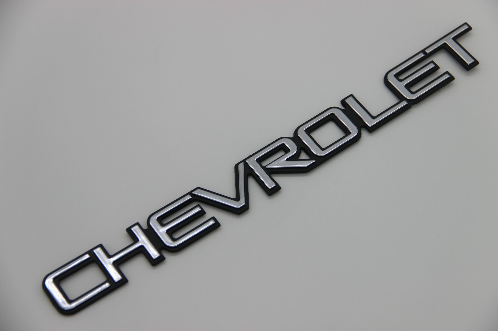 Fits Chevrolet Silverado Tahoe Suburban Trailblazer 1999-2007 Tailgate Emblem Fits Chevrolet Silverado Tahoe Suburban Trailblazer 1999-2007 Tailgate Emblem