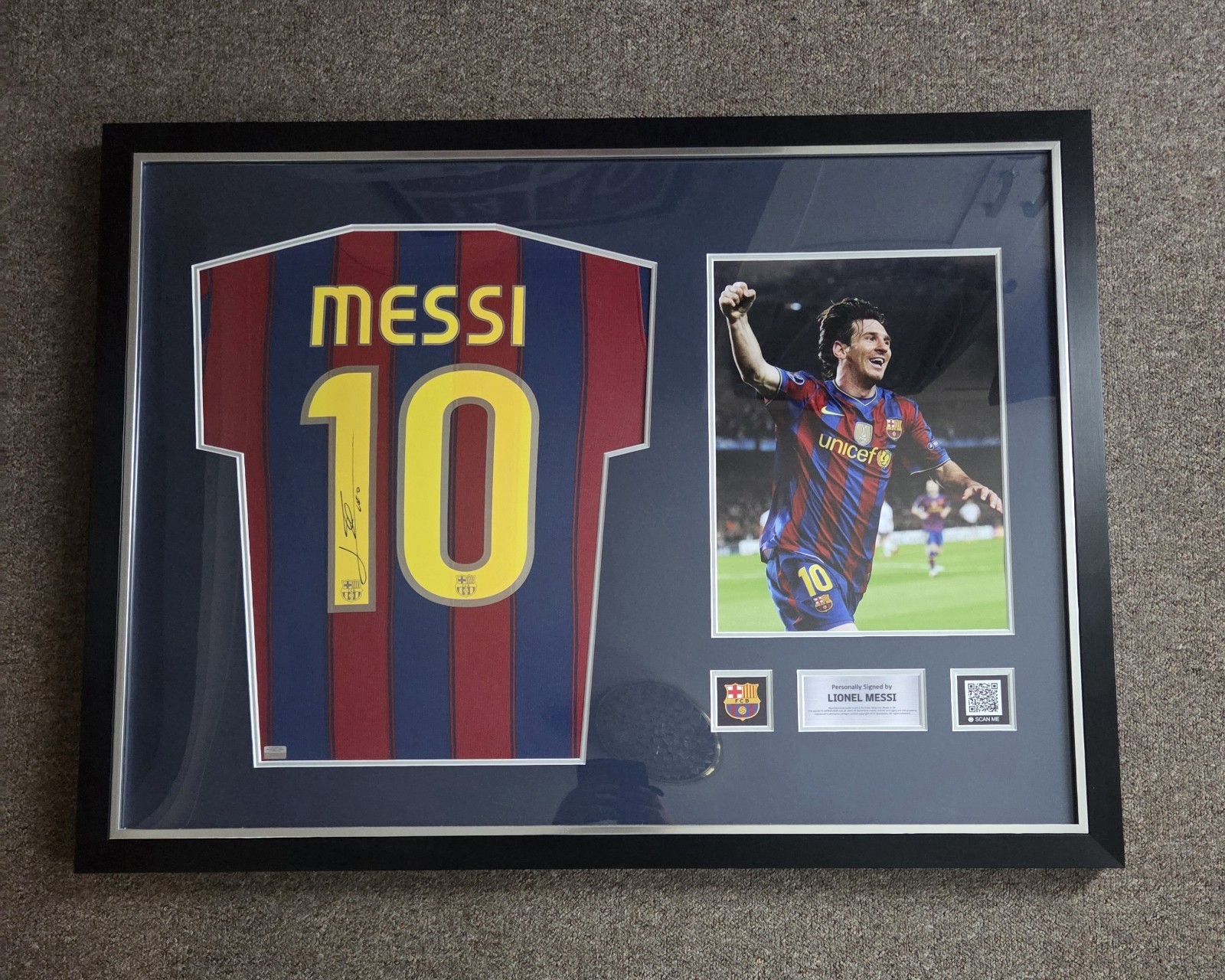 Lionel Messi Signed Official 2009-10 Home Shirt - Barcelona Frame / ICONS Lionel Messi Signed Official 2009-10 Home Shirt - Barcelona Frame / ICONS