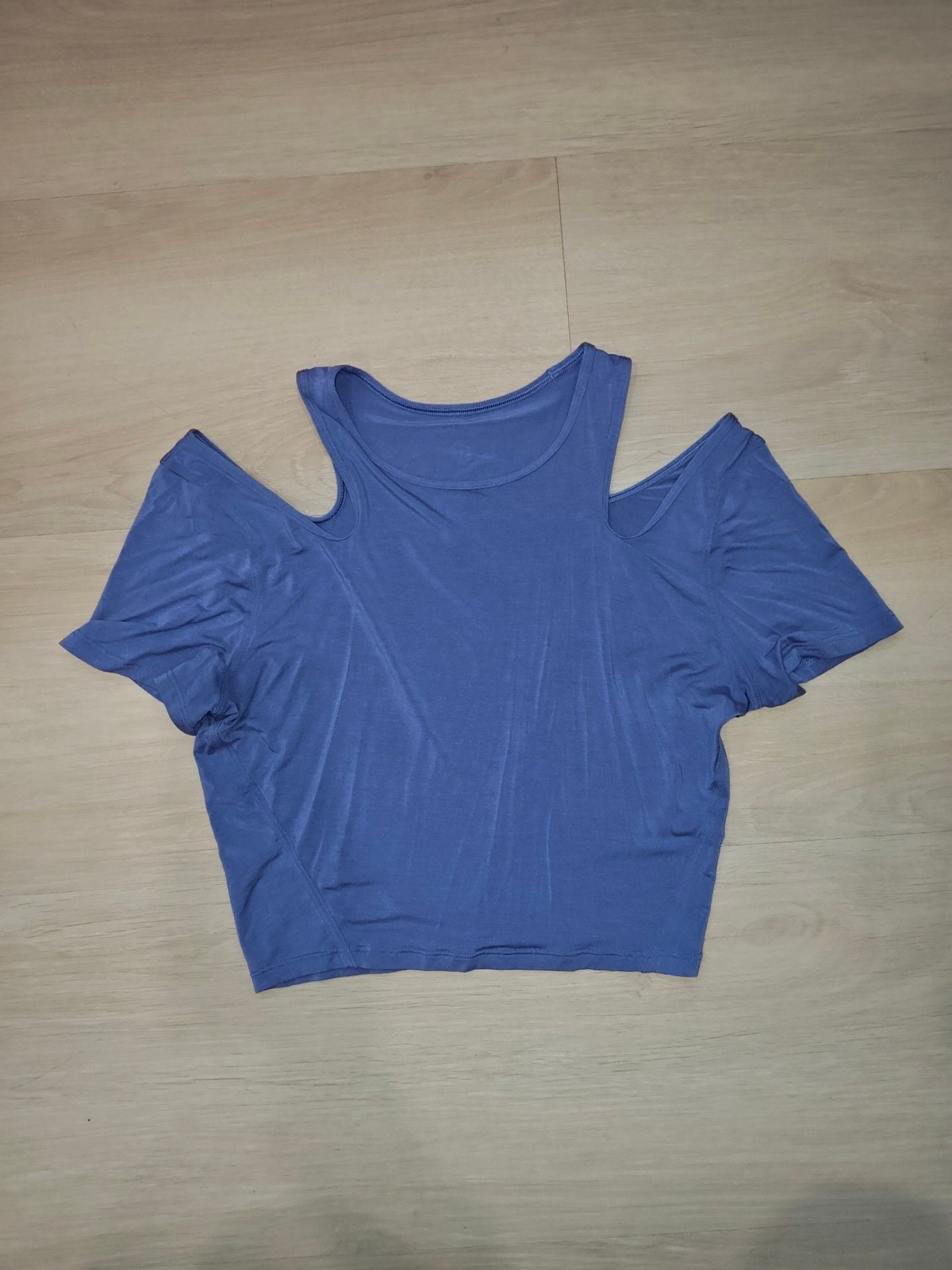 Lululemon Cut-Out Yoga T-Shirt Lululemon Cut-Out Yoga T-Shirt