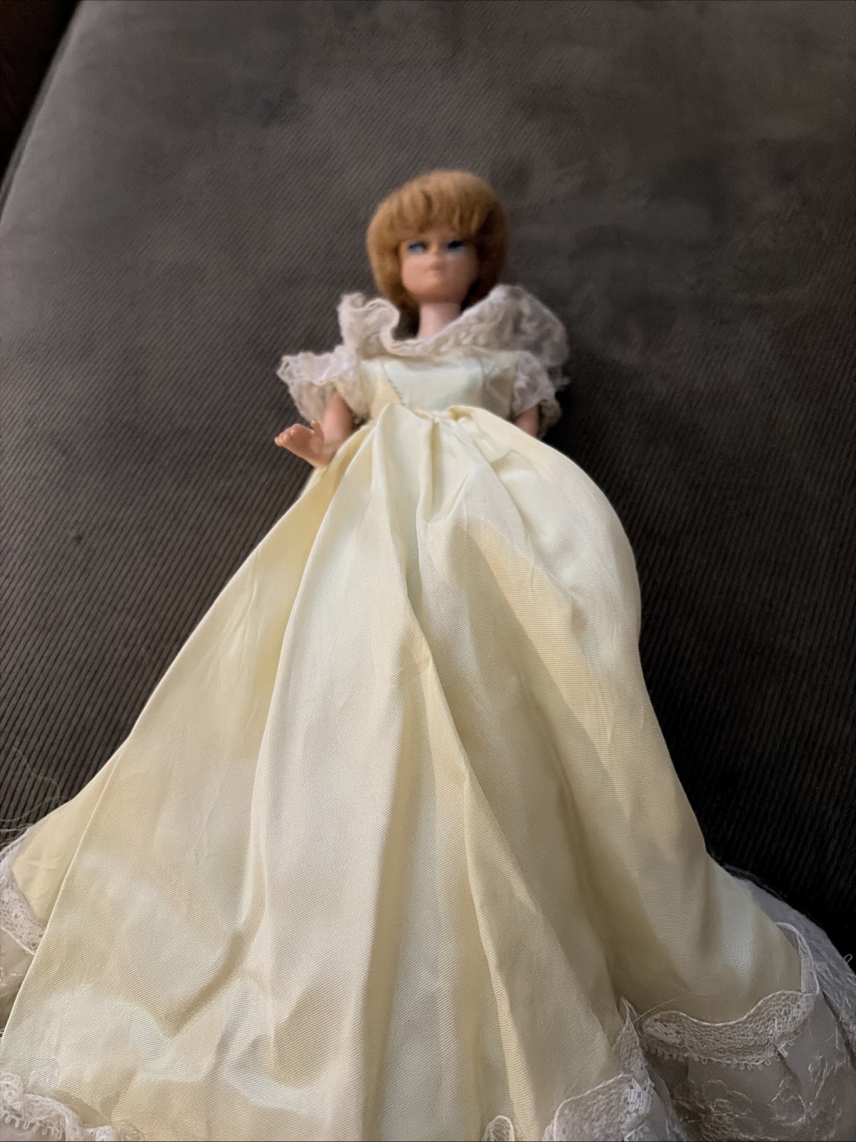 Vintage 1963 Bubblecut Barbie Doll Blonde Midge Body - Bride's Dream Gown Mix Vintage 1963 Bubblecut Barbie Doll Blonde Midge Body - Bride's Dream Gown Mix