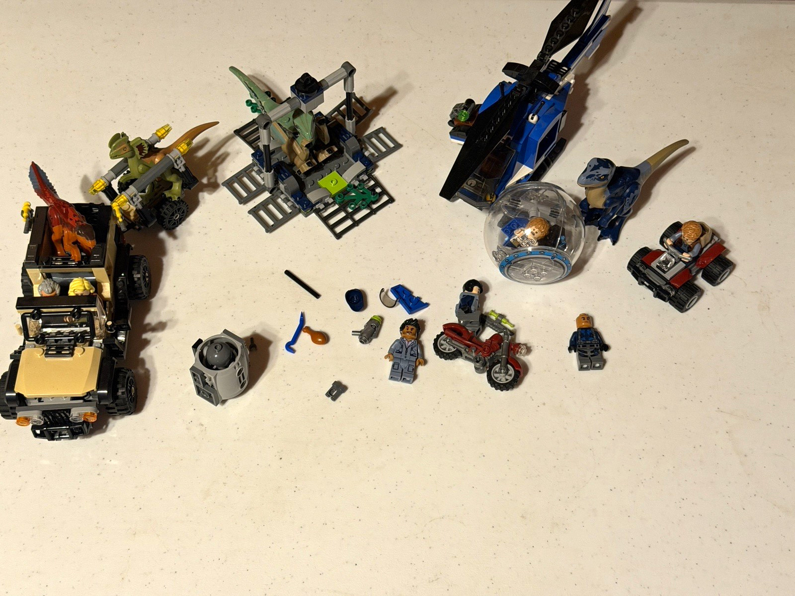LEGO Jurassic World Bulk Lot Vehicles Dinosaurs Minifigures Parts Multicolor LEGO Jurassic World Bulk Lot Vehicles Dinosaurs Minifigures Parts Multicolor